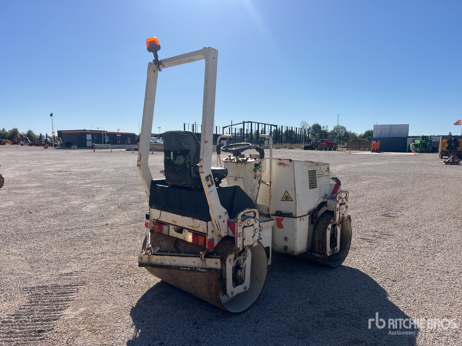 2001 Hamm HD12