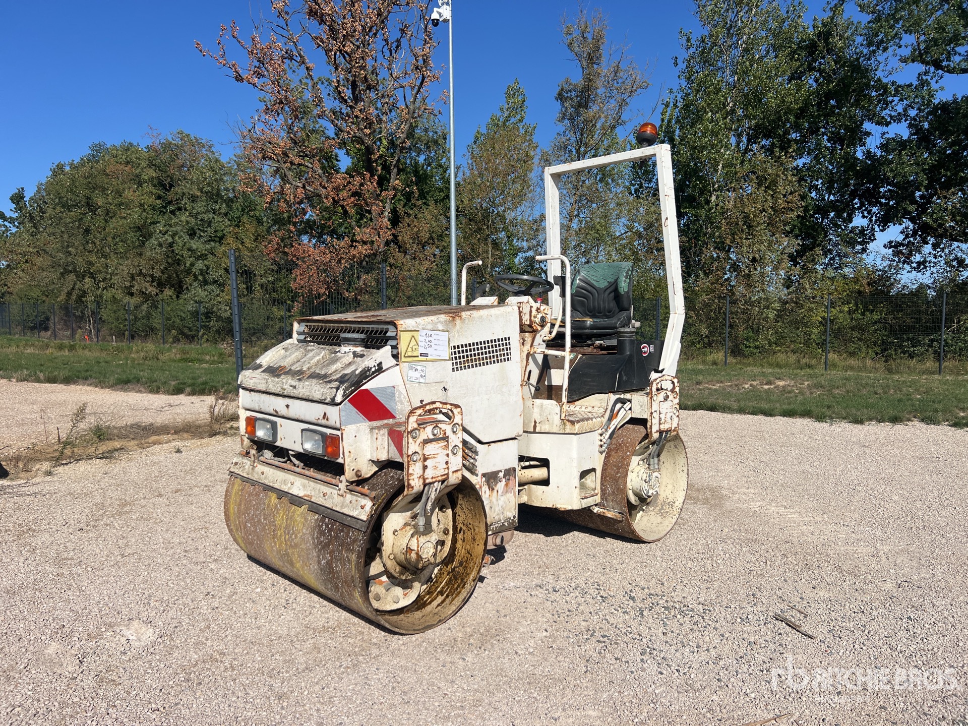 Photo of 2001 Hamm HD12