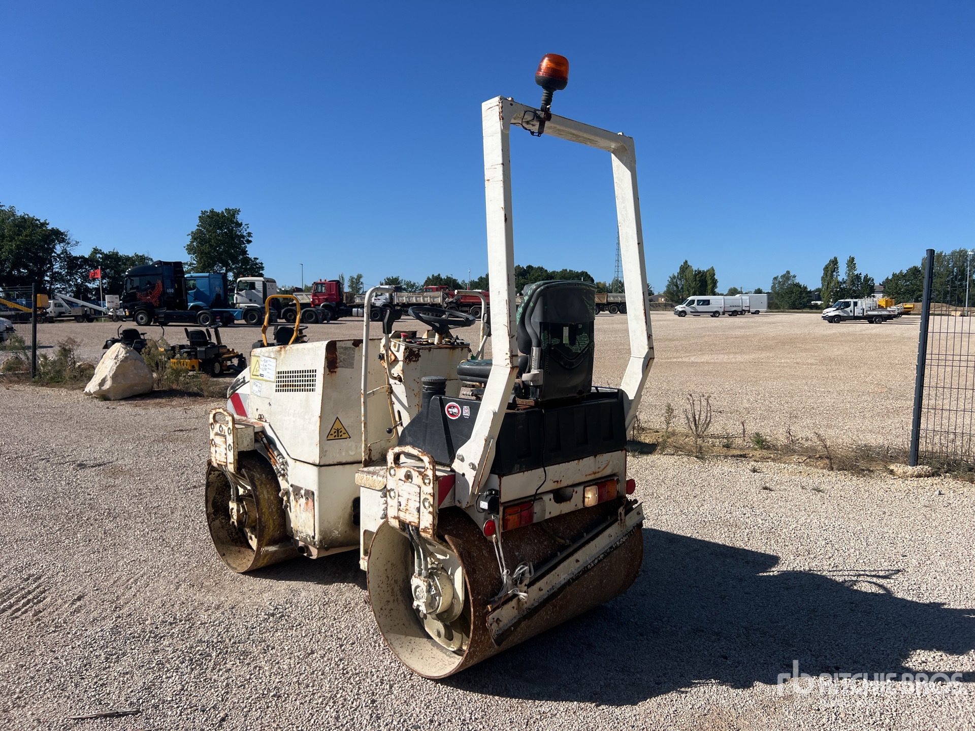 2001 Hamm HD12