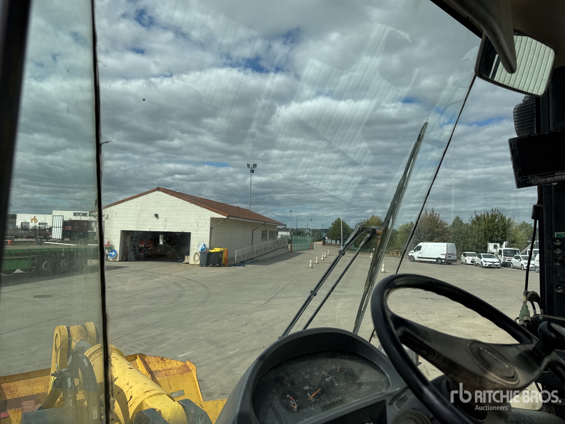 2004 Komatsu WA320-5