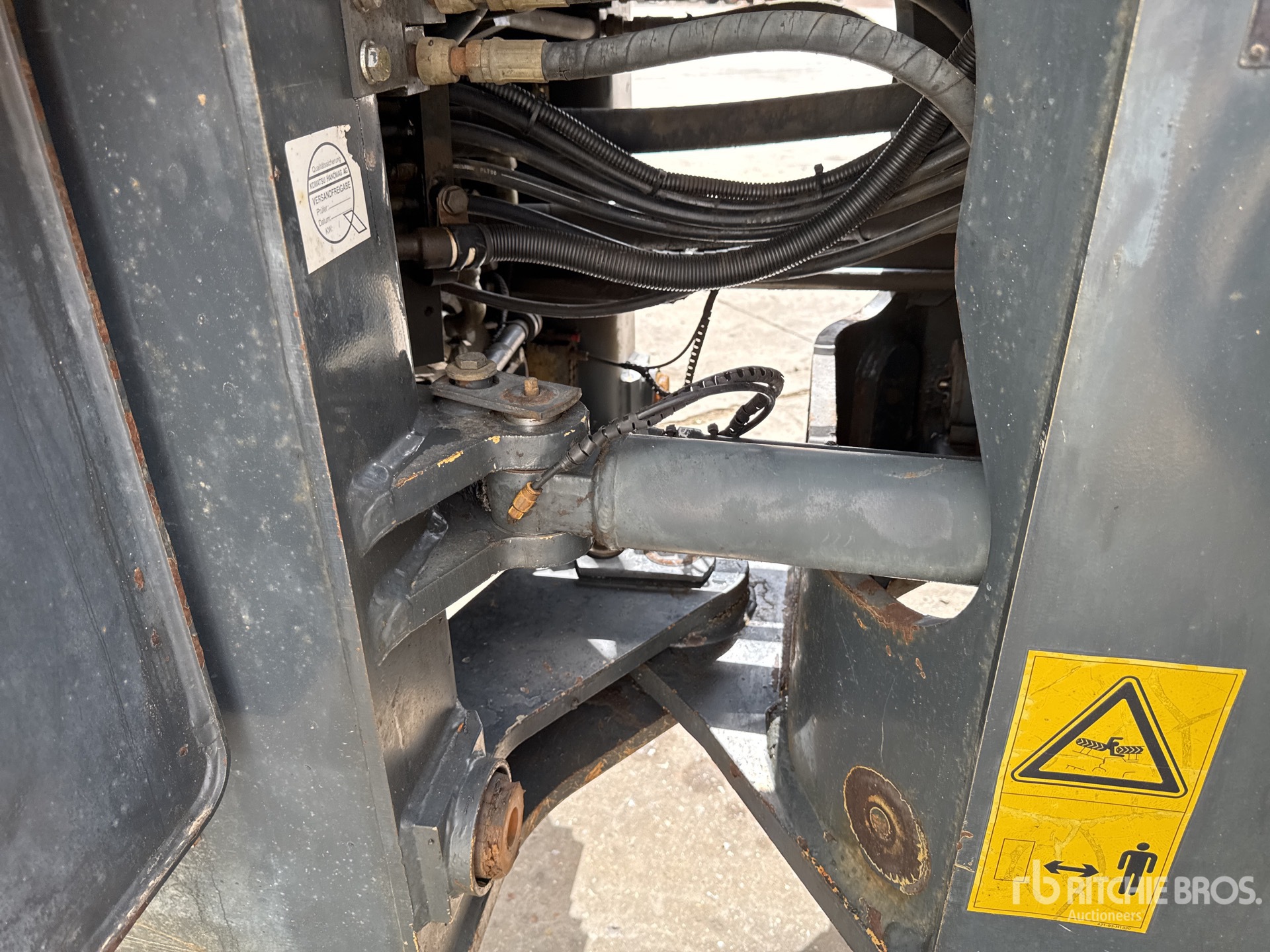 2004 Komatsu WA320-5