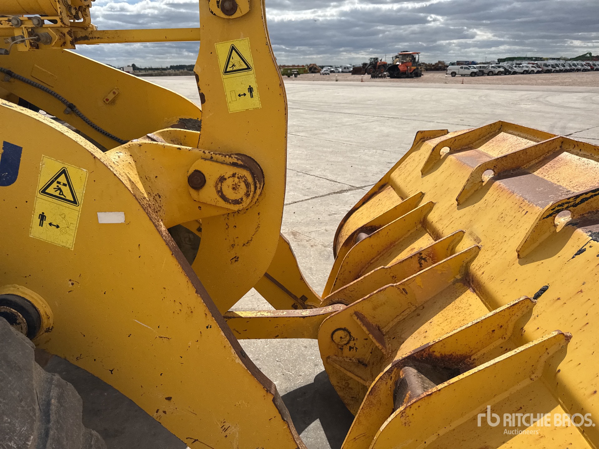 2004 Komatsu WA320-5