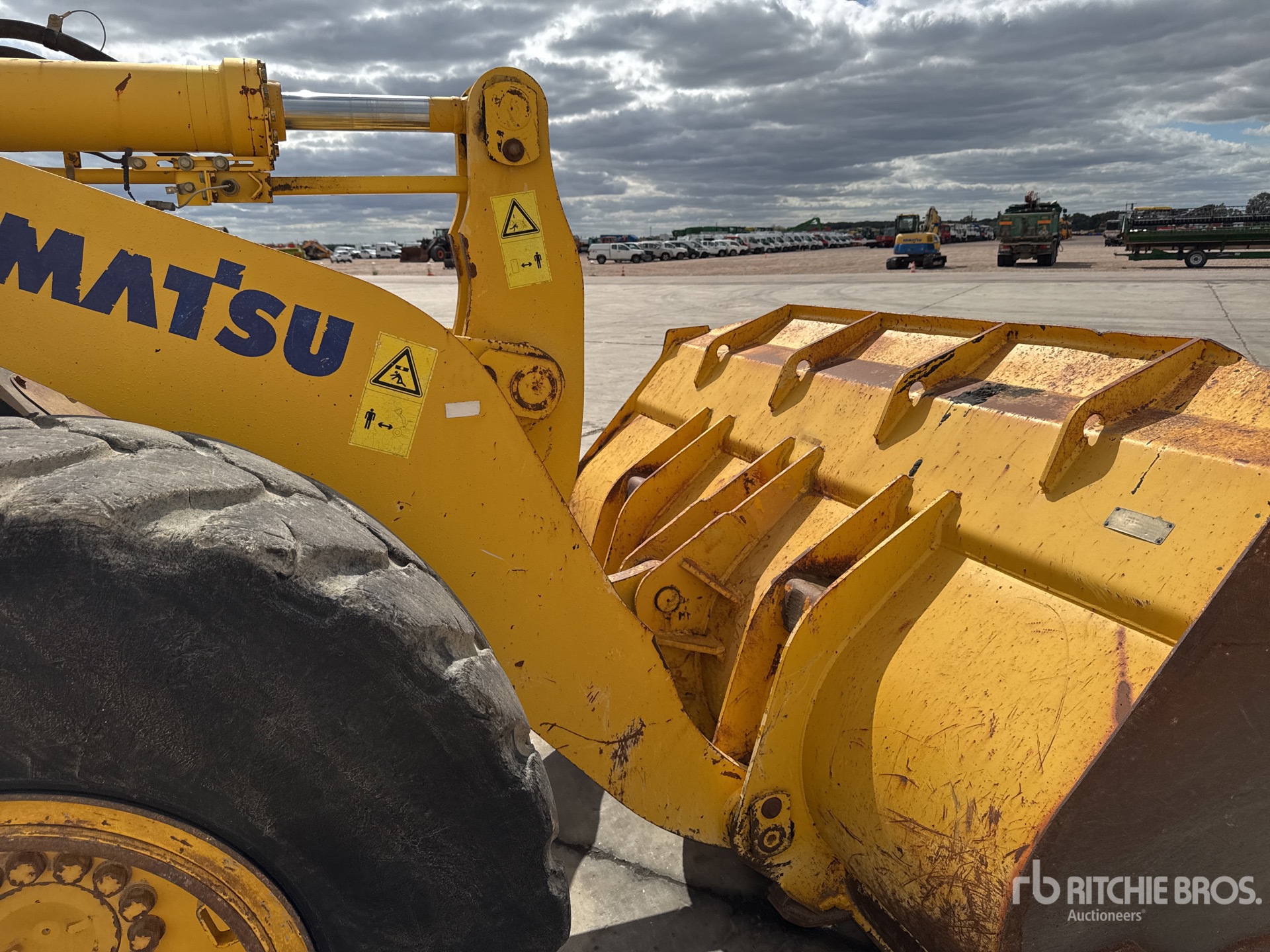 2004 Komatsu WA320-5