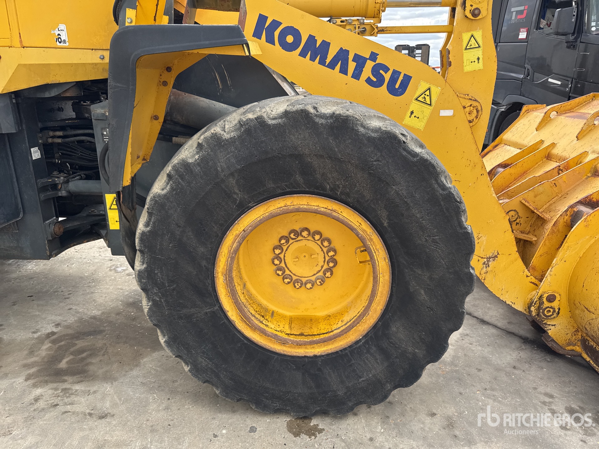 2004 Komatsu WA320-5