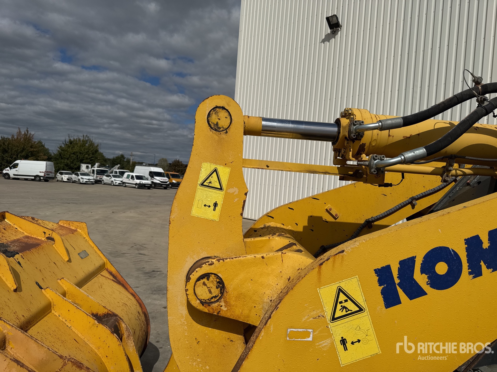 2004 Komatsu WA320-5