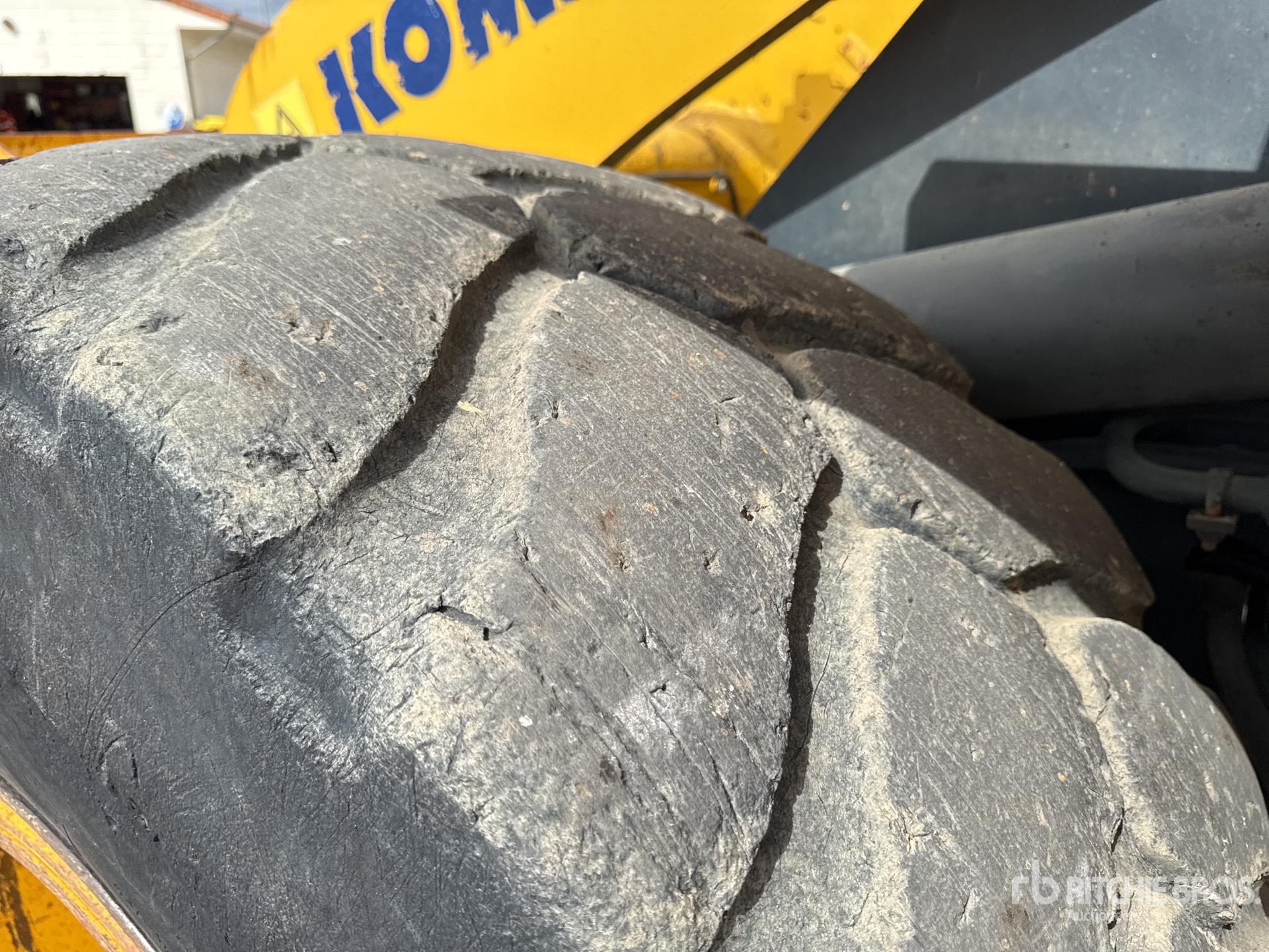 2004 Komatsu WA320-5
