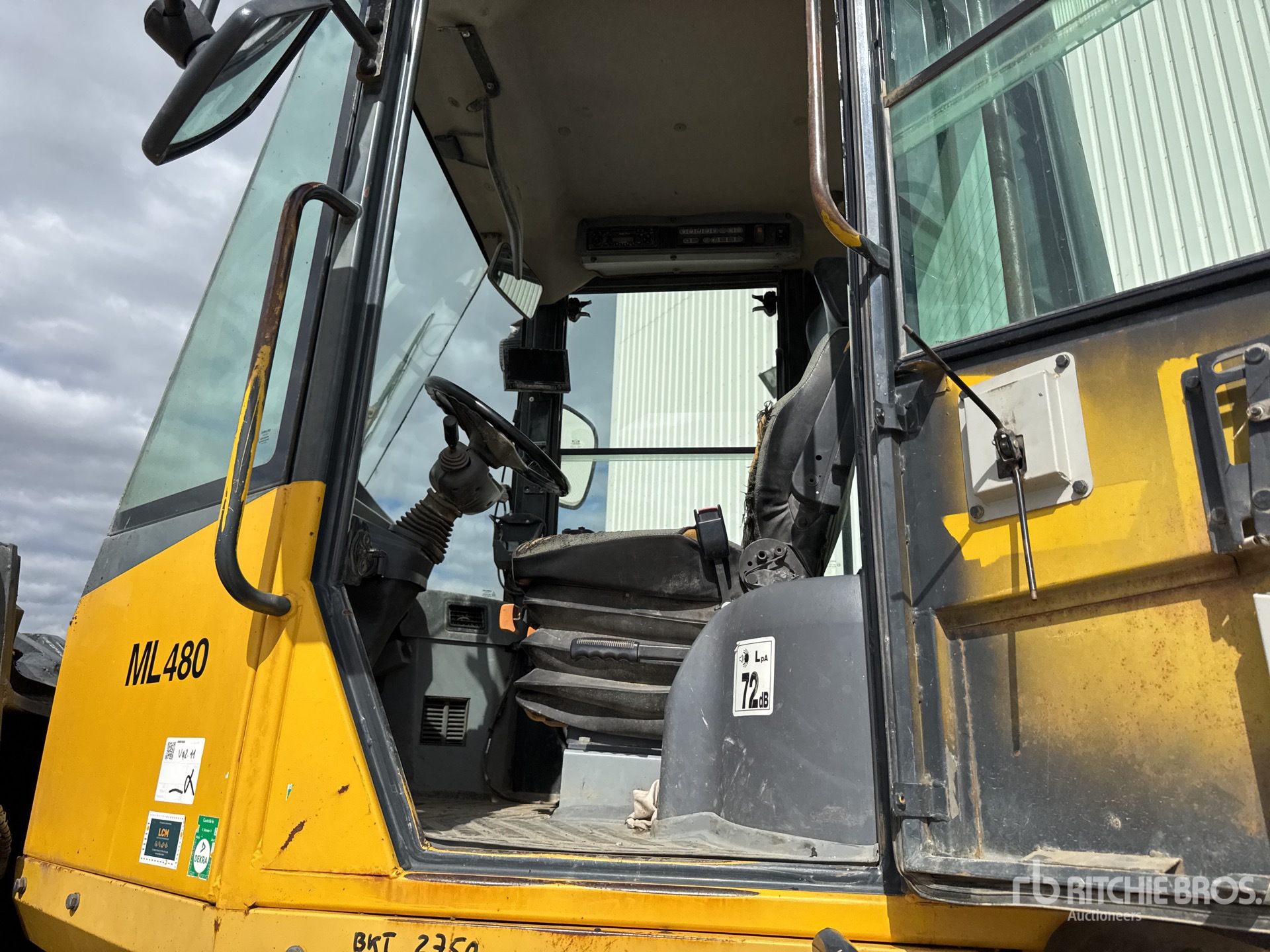 2004 Komatsu WA320-5