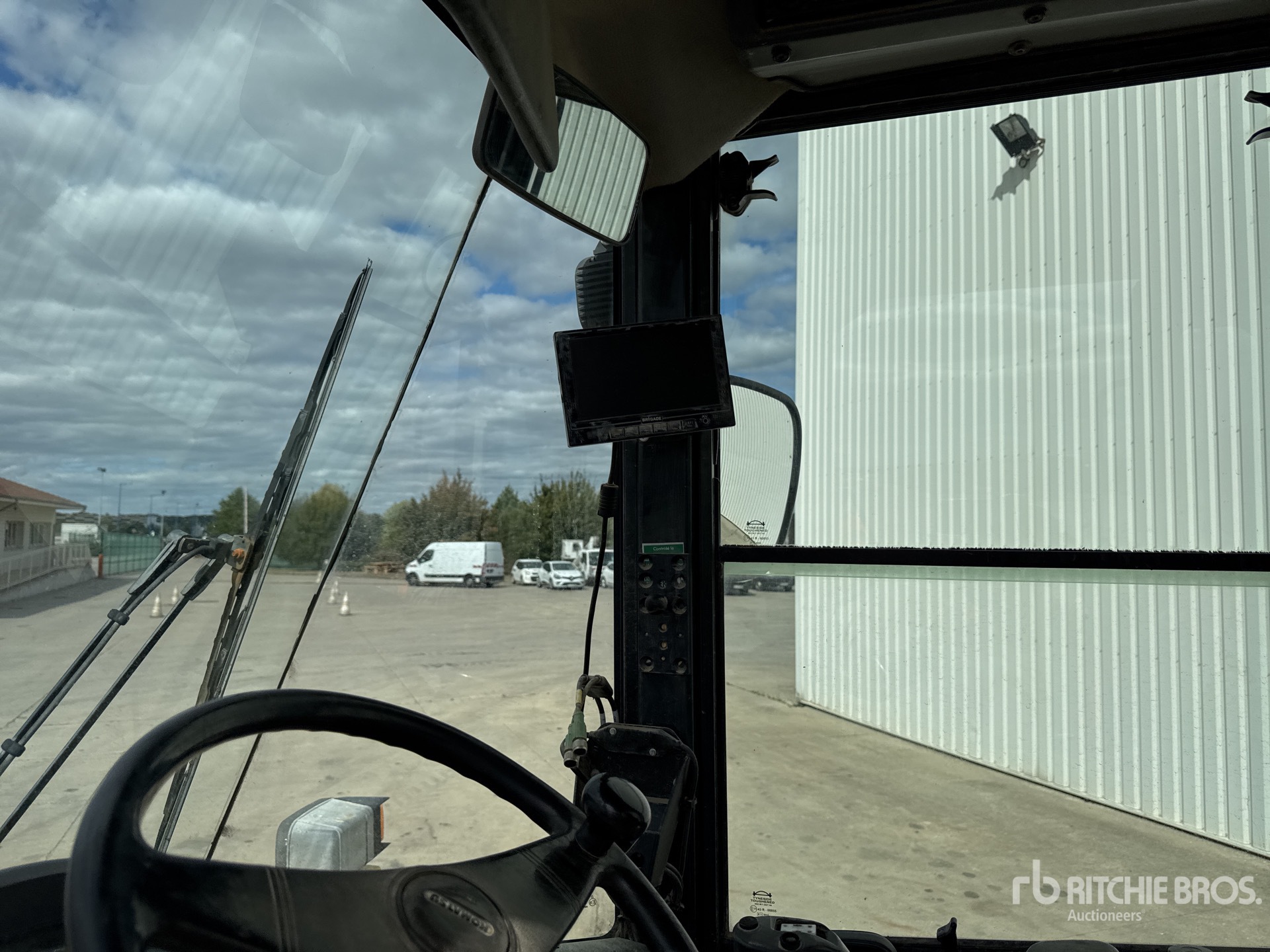 2004 Komatsu WA320-5