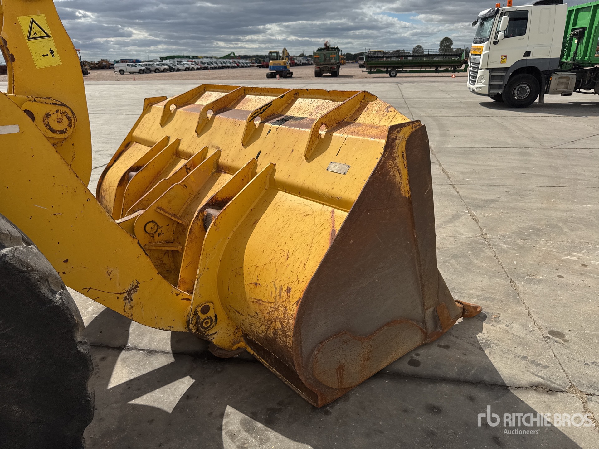2004 Komatsu WA320-5