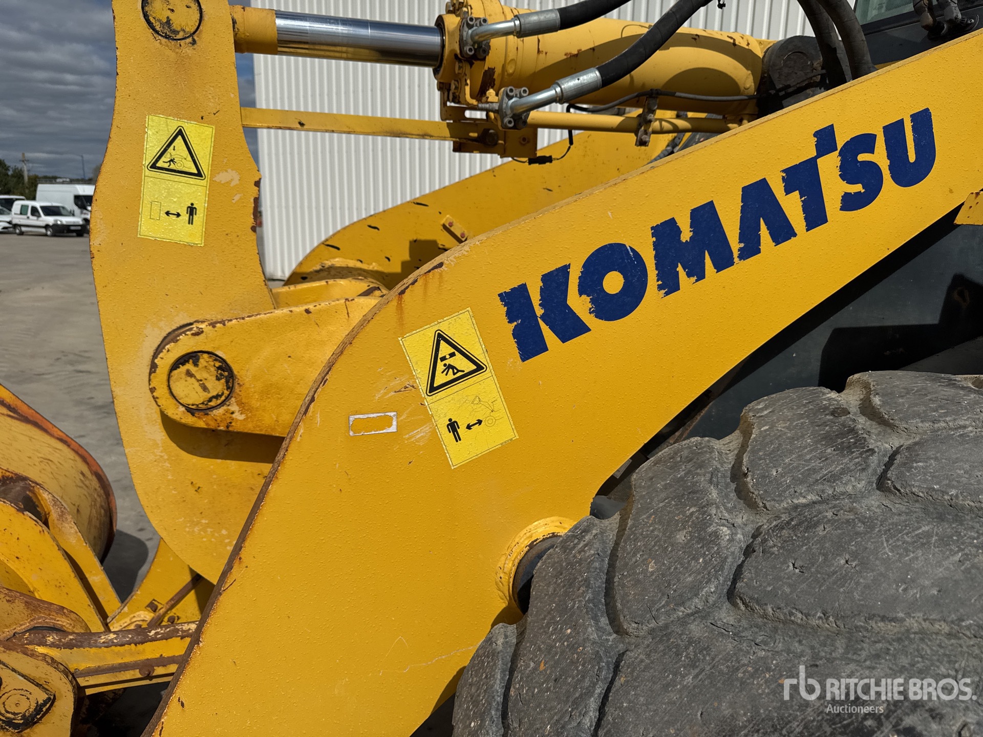 2004 Komatsu WA320-5