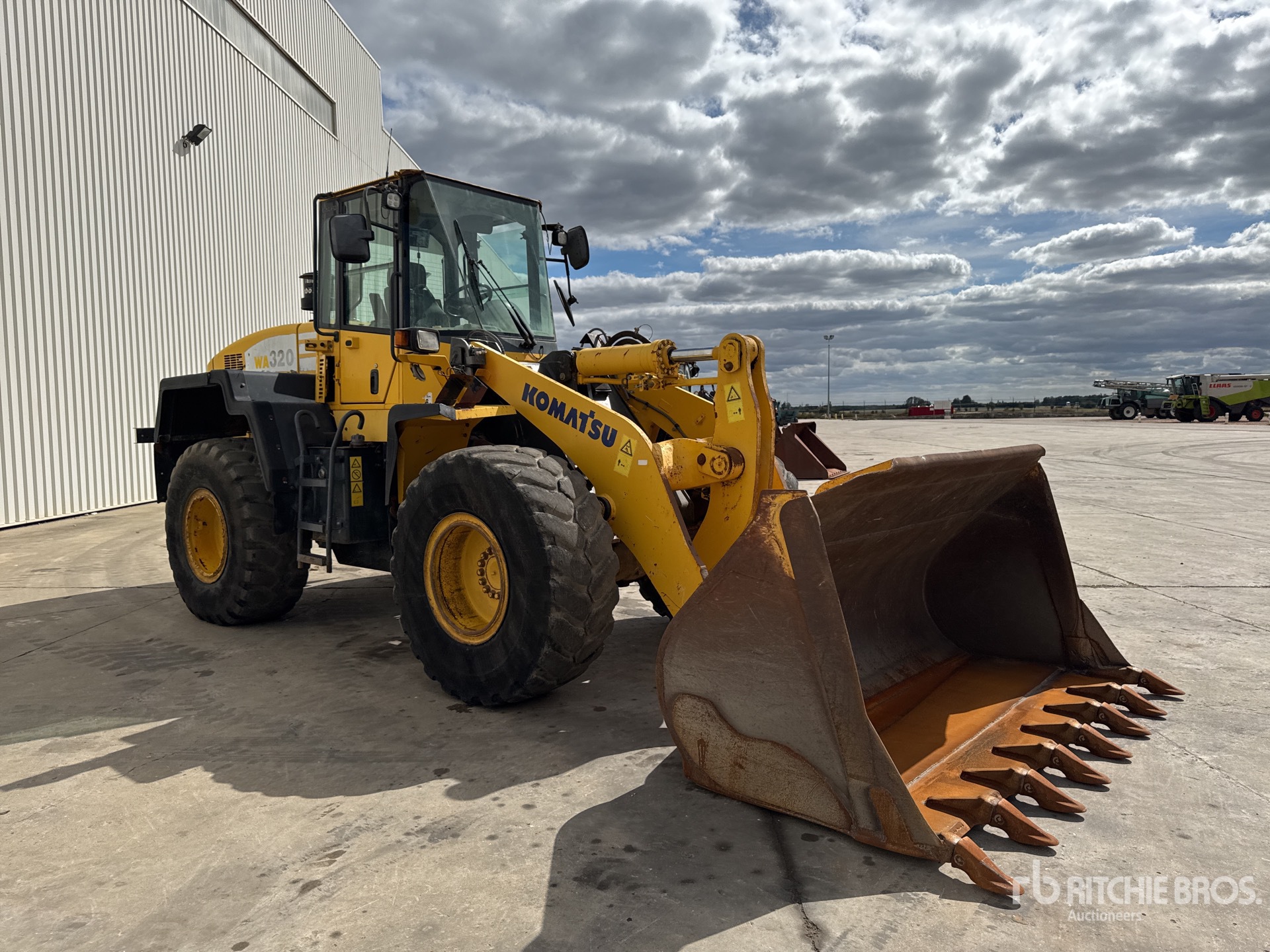 2004 Komatsu WA320-5