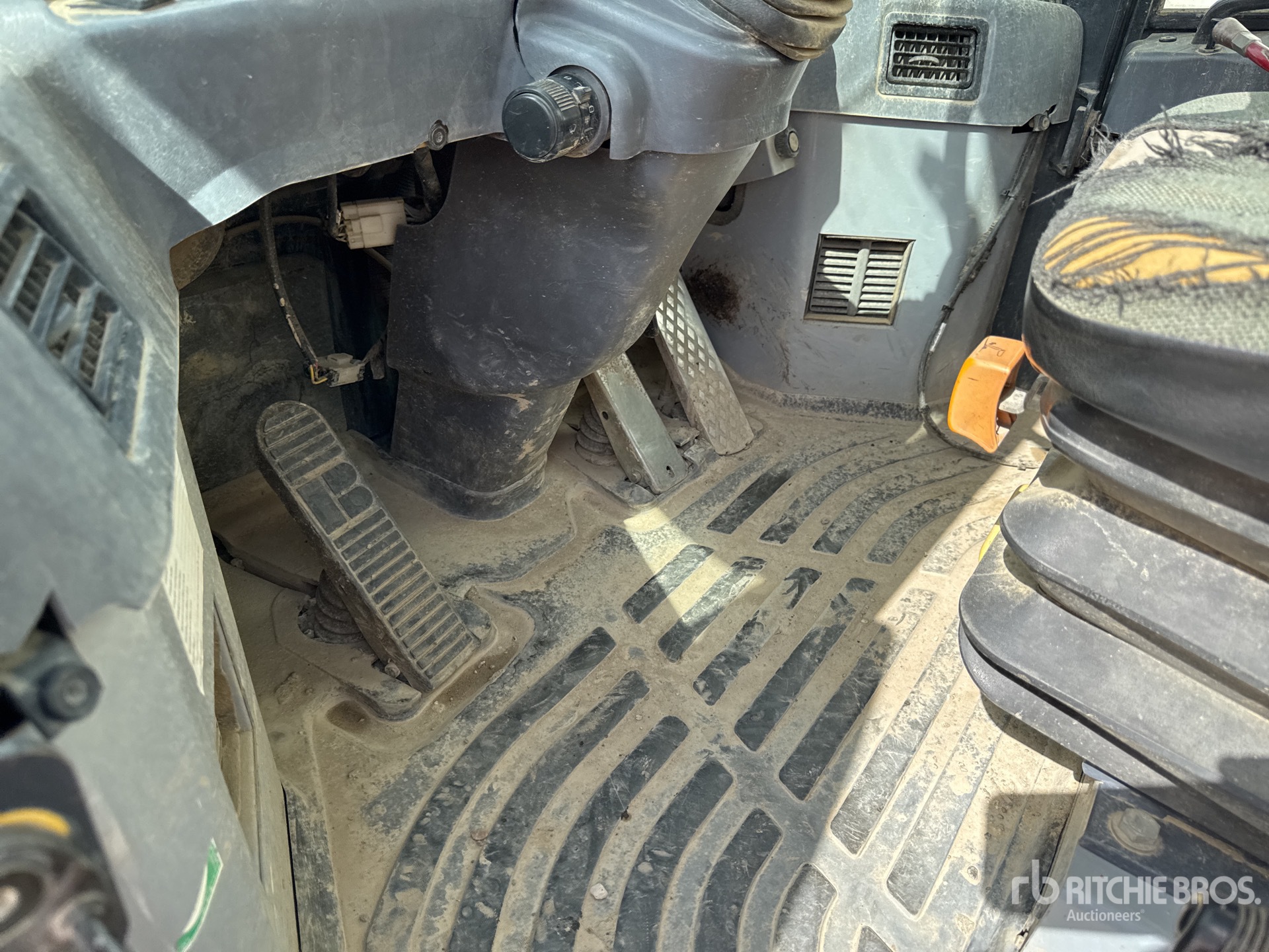 2004 Komatsu WA320-5