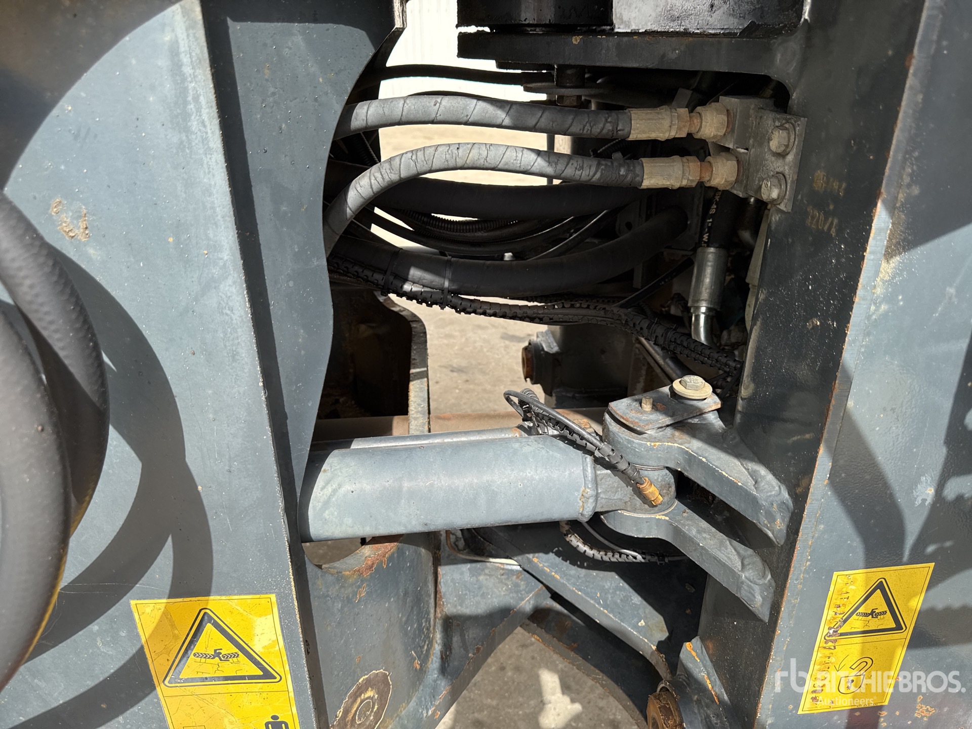2004 Komatsu WA320-5