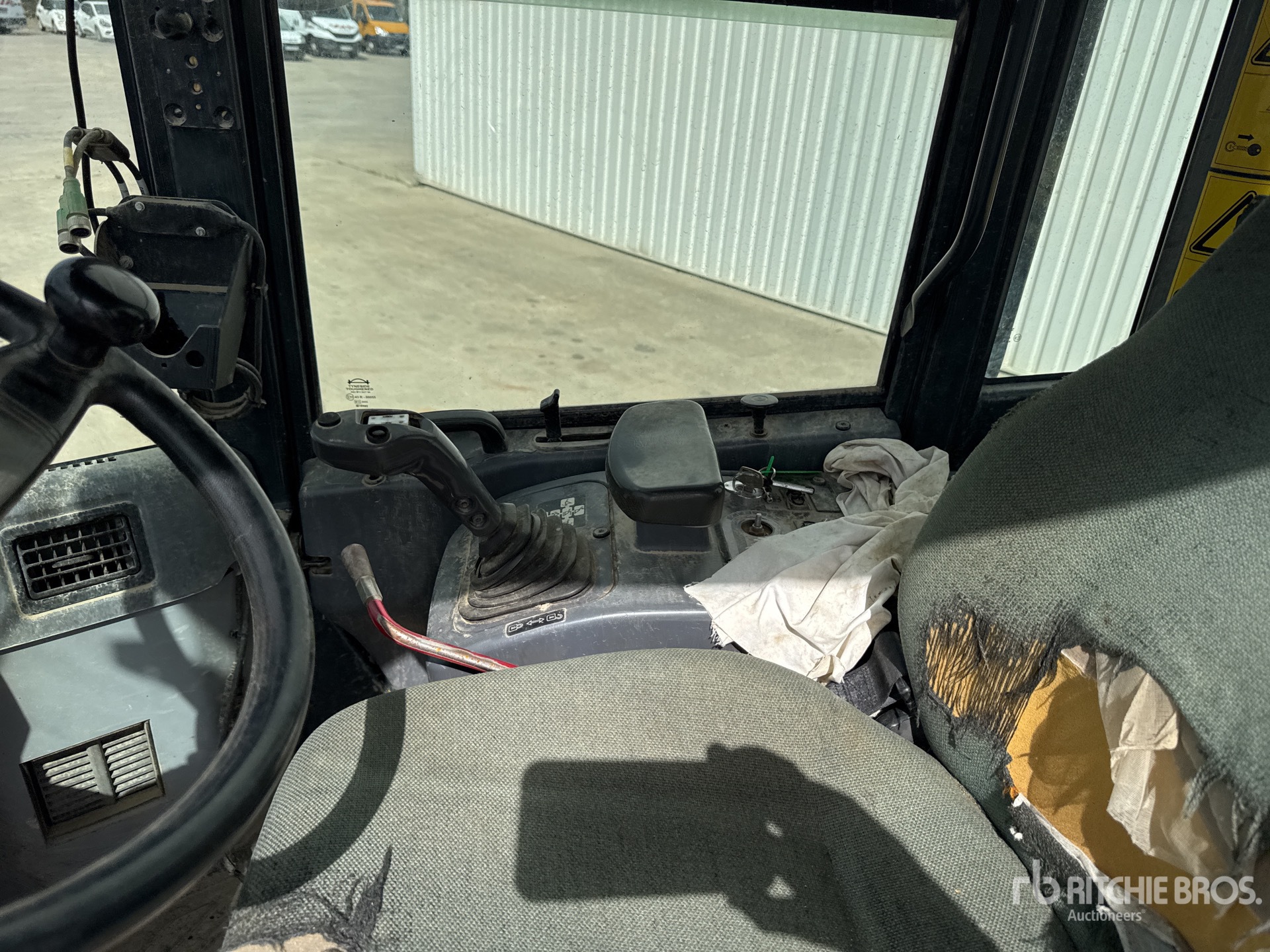 2004 Komatsu WA320-5