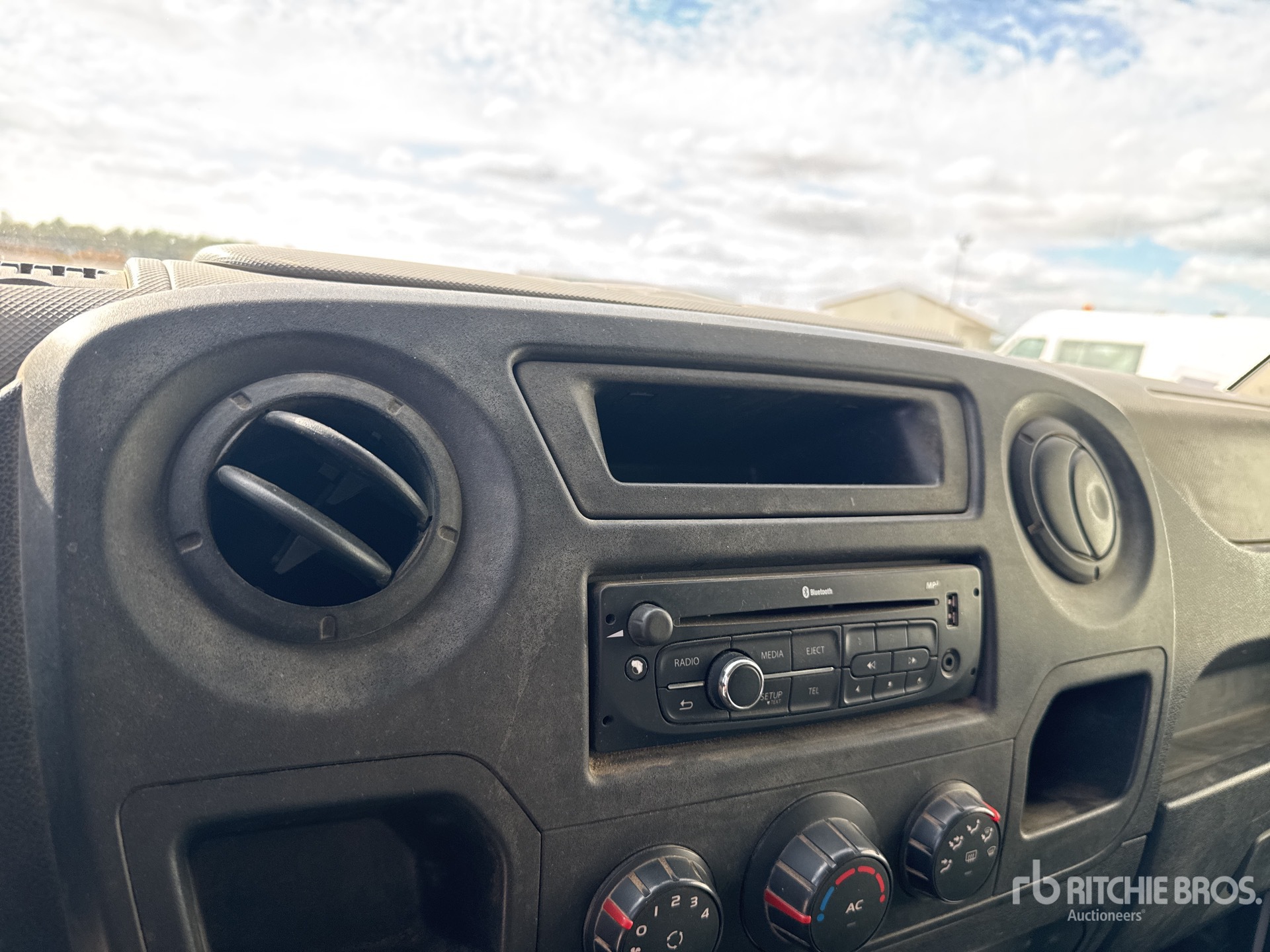 2012 Renault MASTER L2H2 TP7
