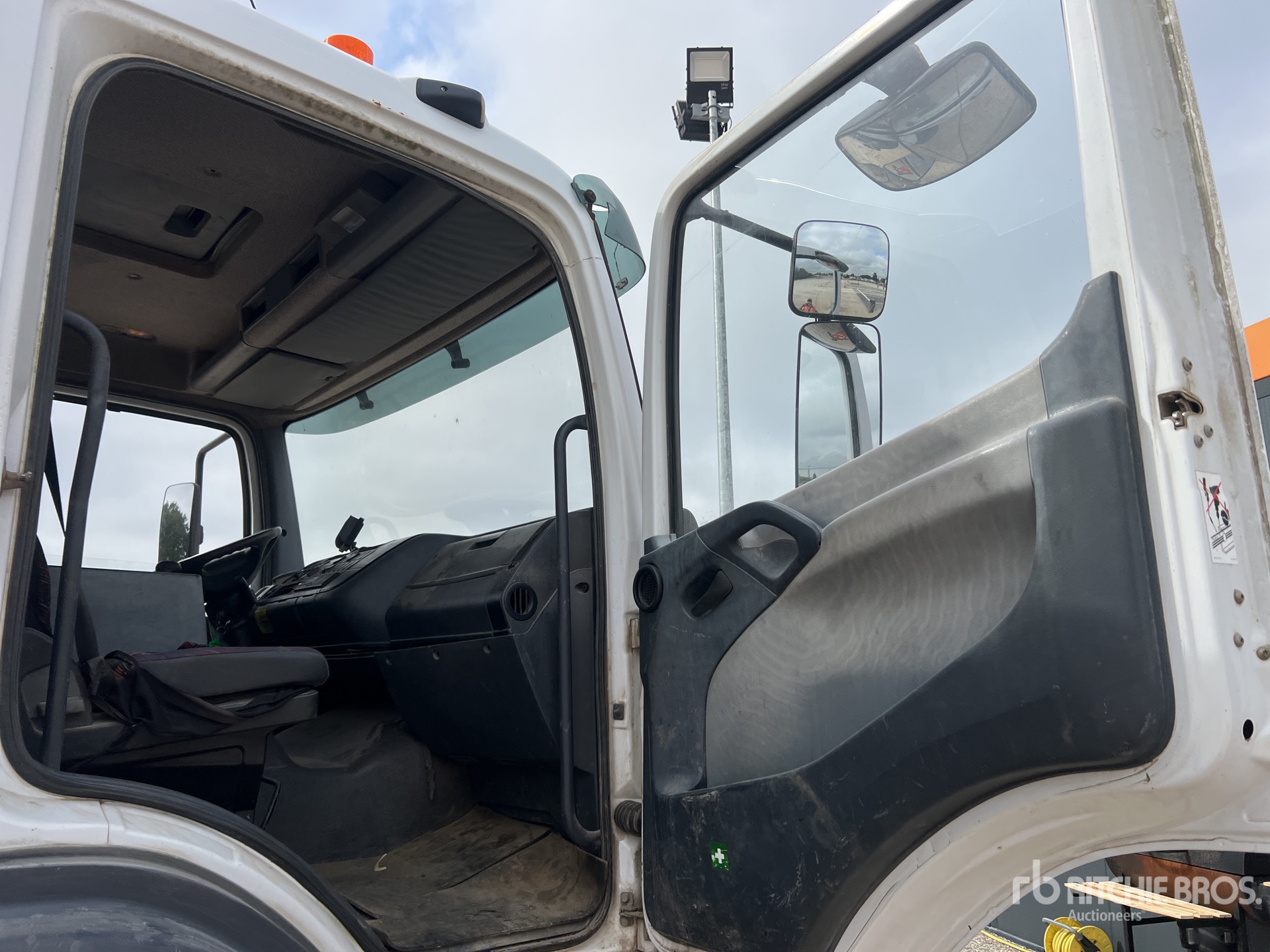 2002 Mercedes-Benz ATEGO 1828