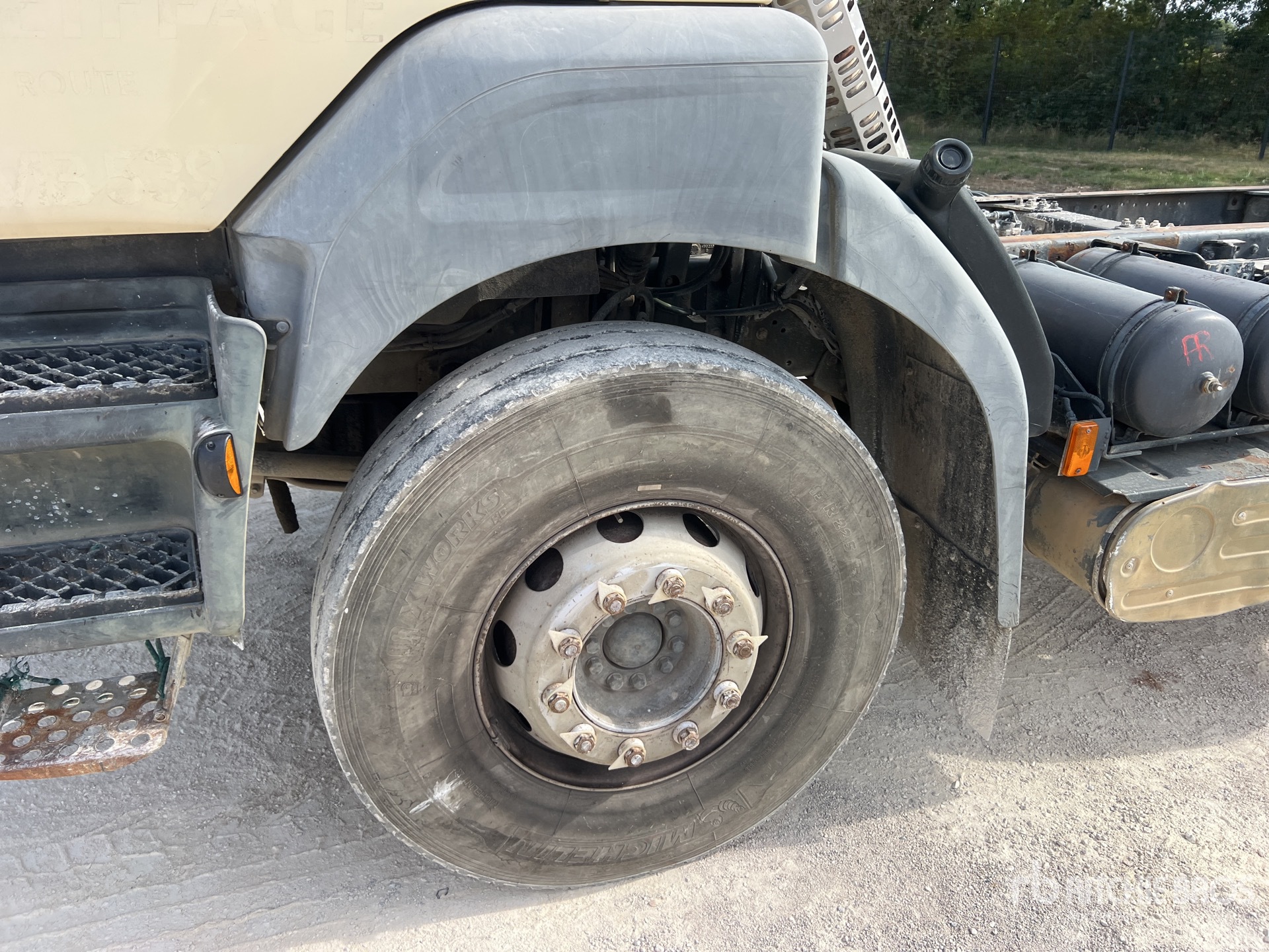 2004 Renault KERAX 320.19