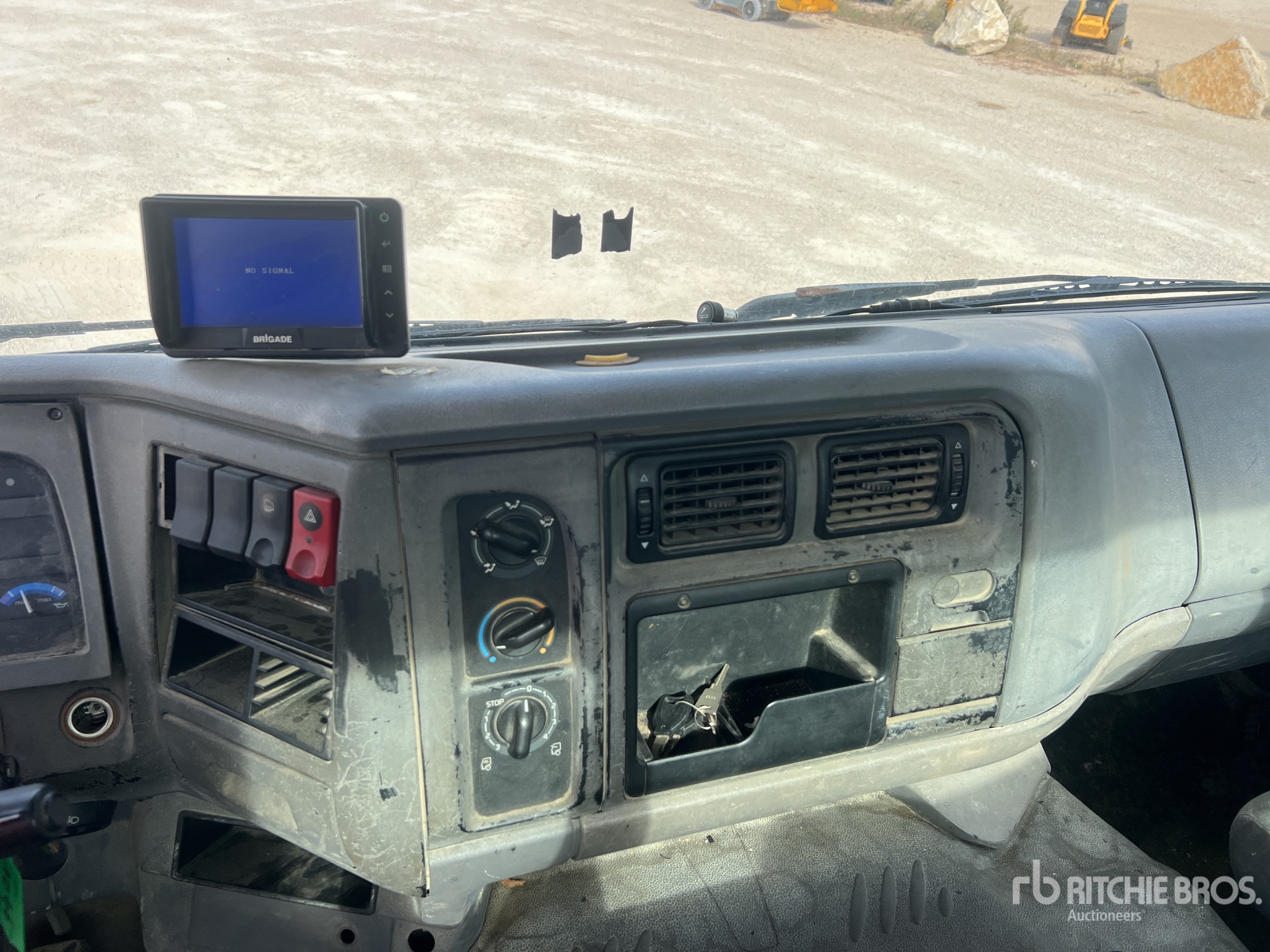 2004 Renault KERAX 320.19