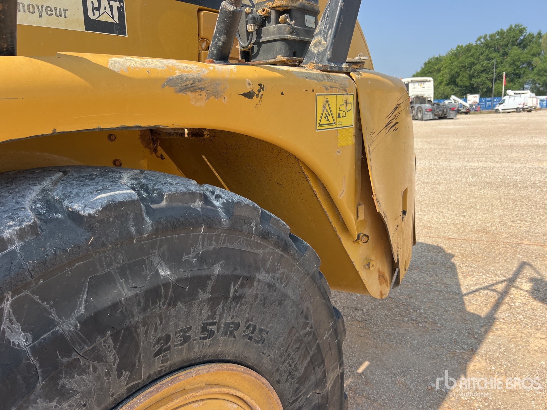 2011 Caterpillar 725