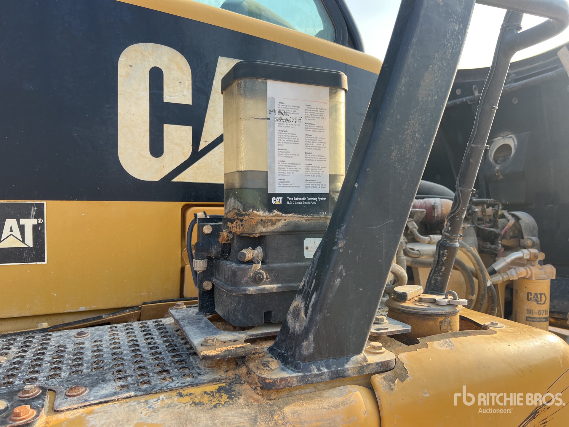 2011 Caterpillar 725