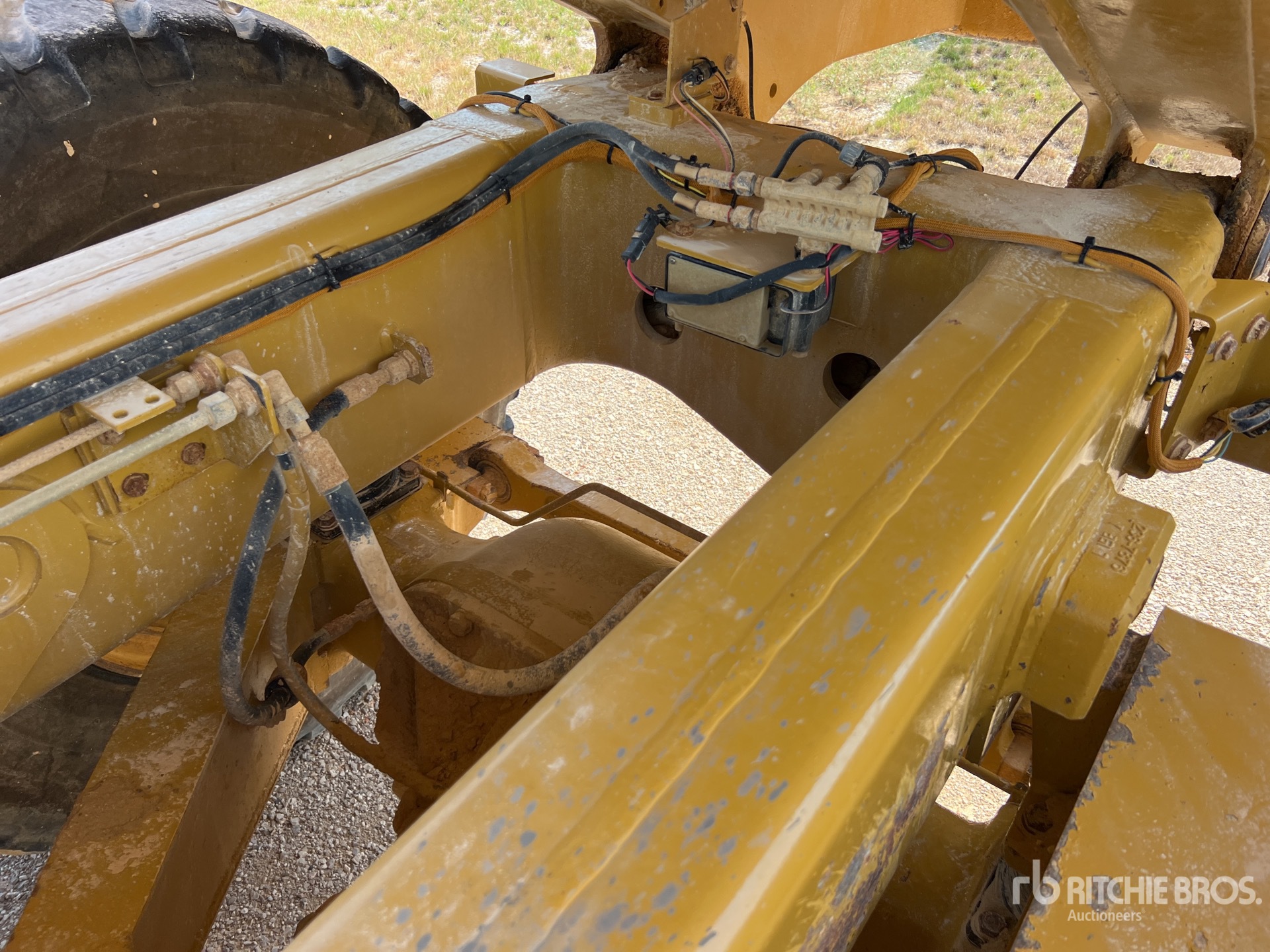 2011 Caterpillar 725