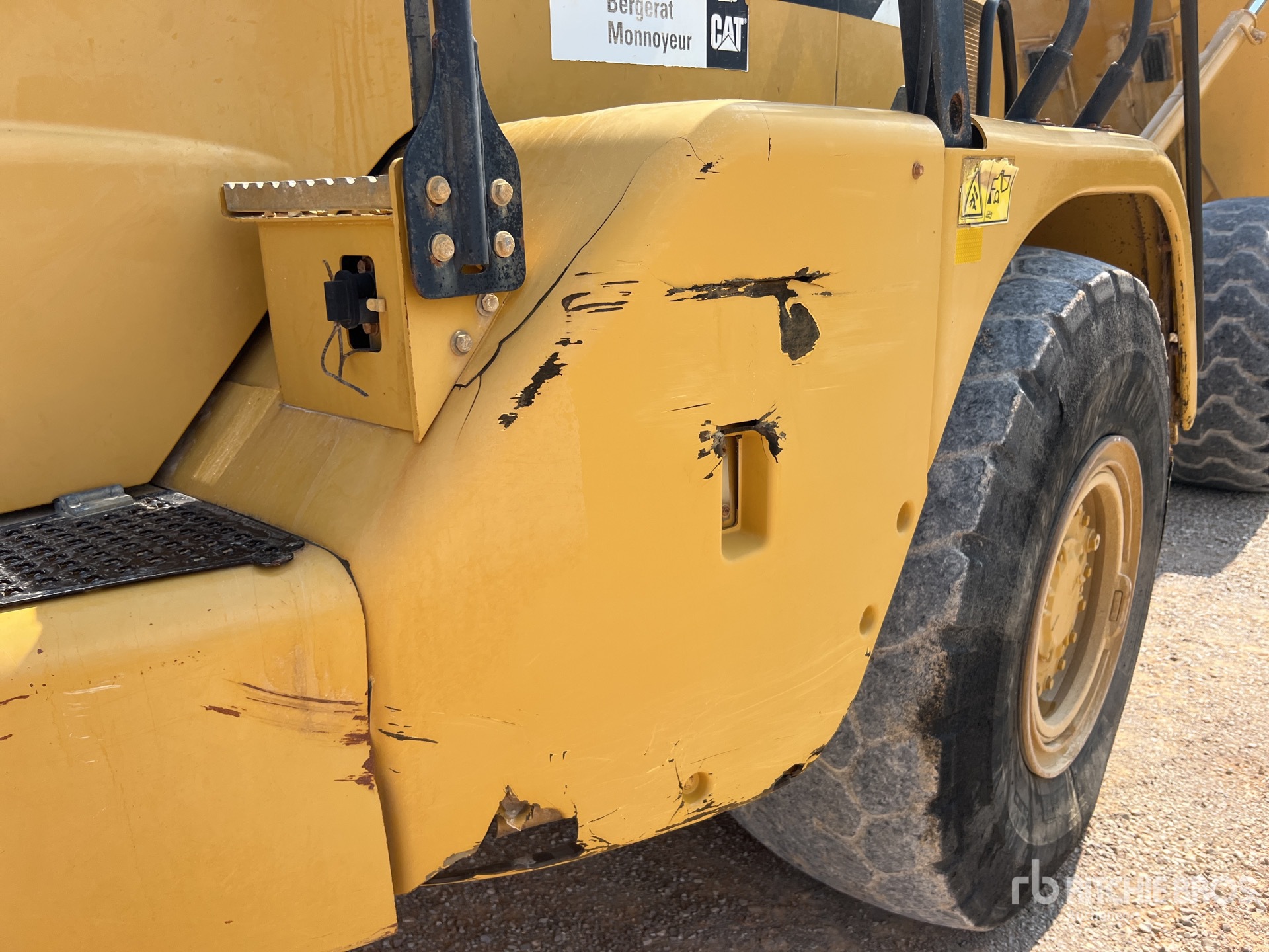 2011 Caterpillar 725