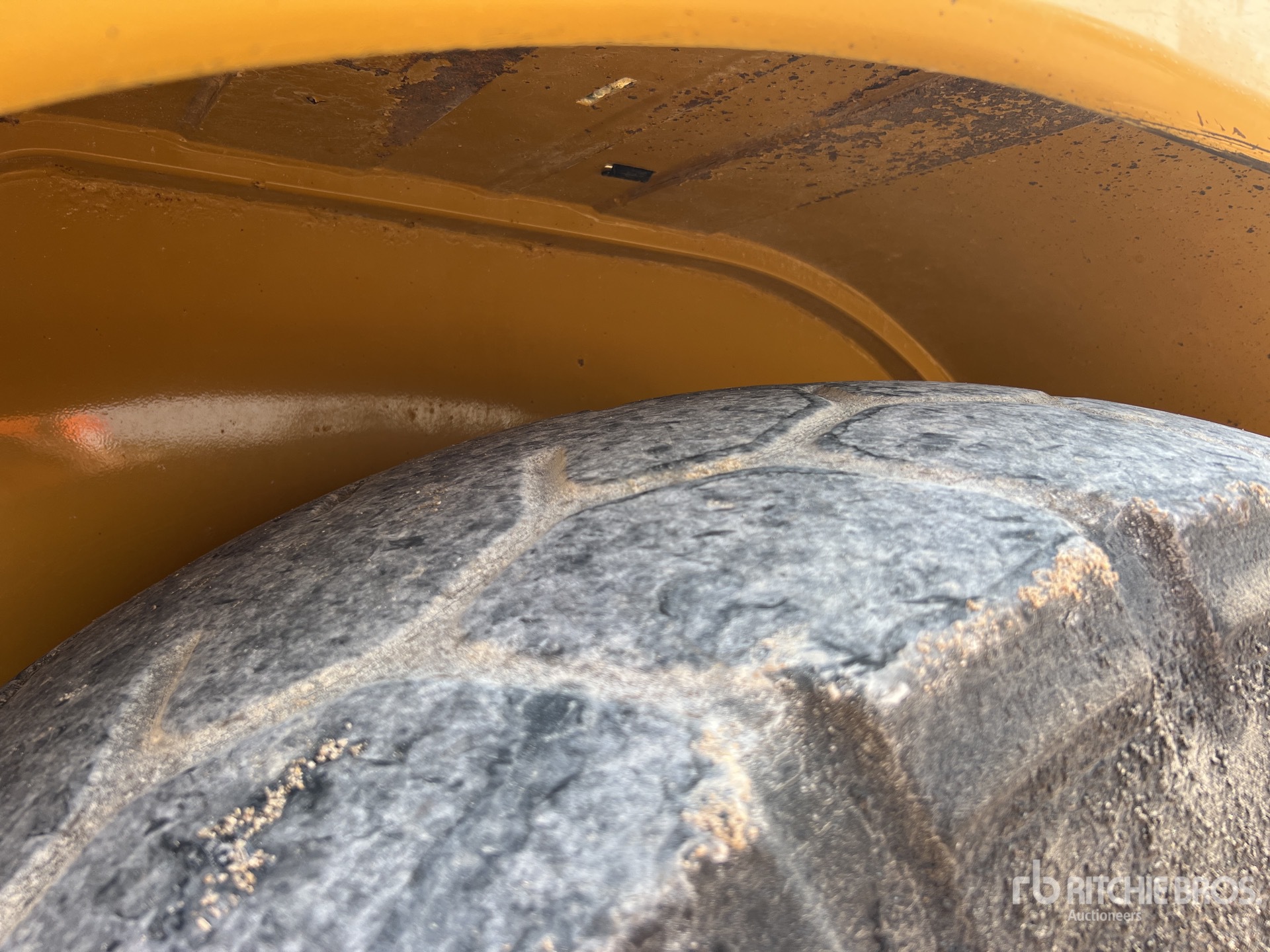 2011 Caterpillar 725
