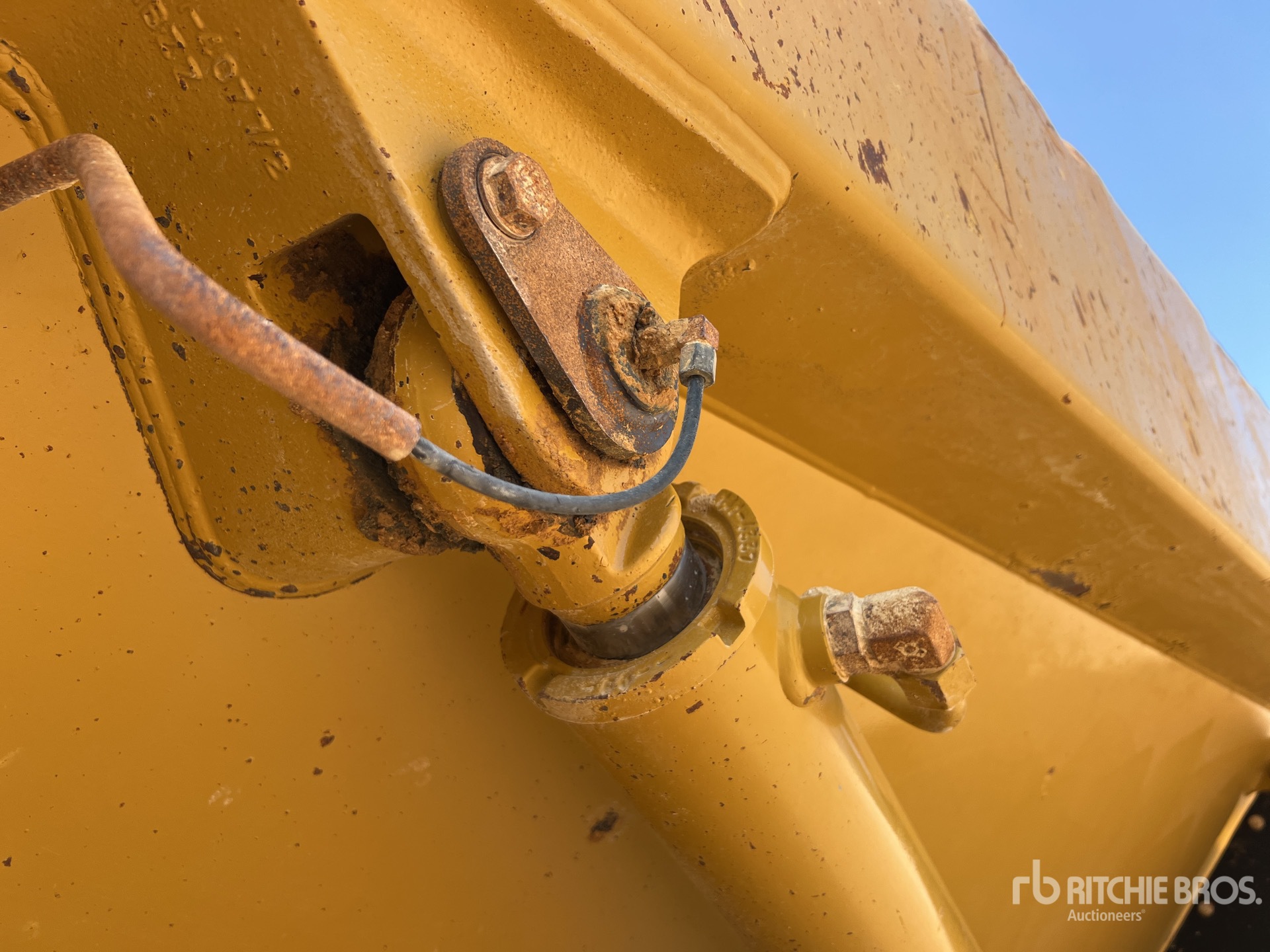 2011 Caterpillar 725