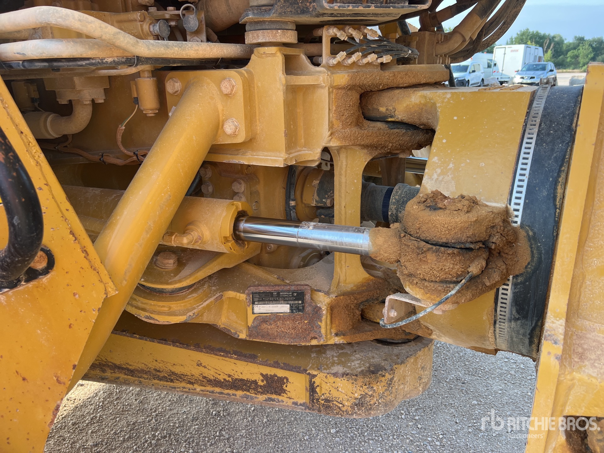 2011 Caterpillar 725