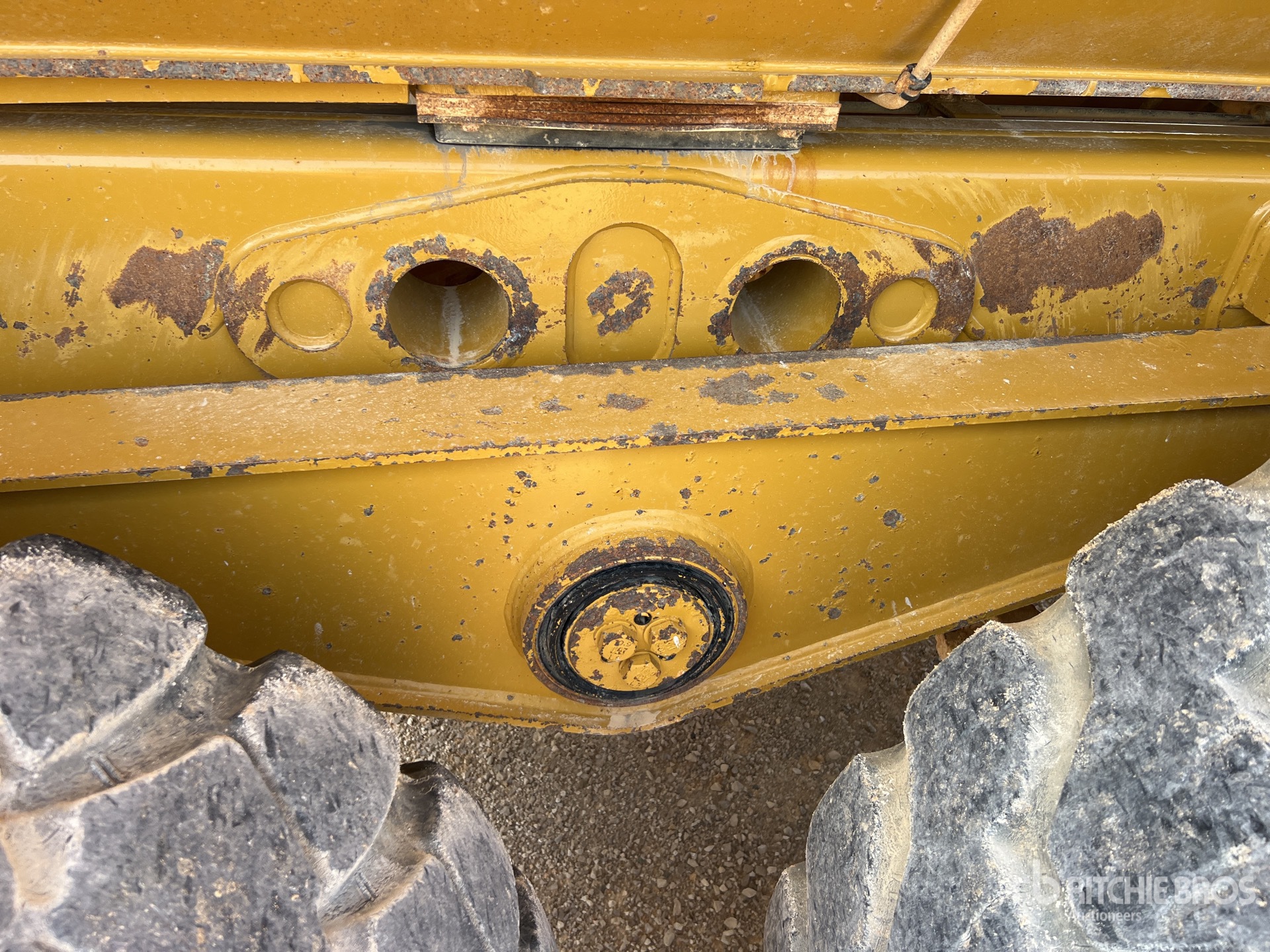 2011 Caterpillar 725