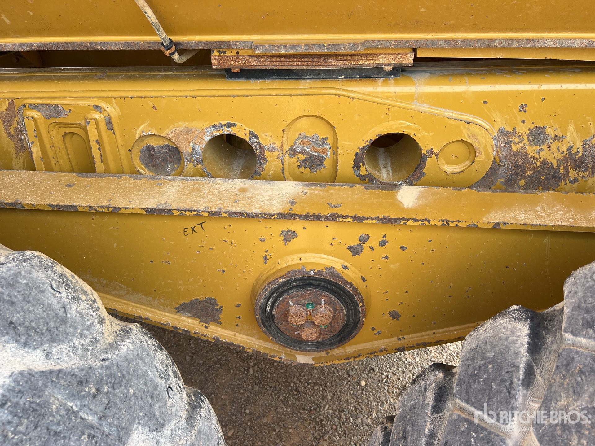 2011 Caterpillar 725