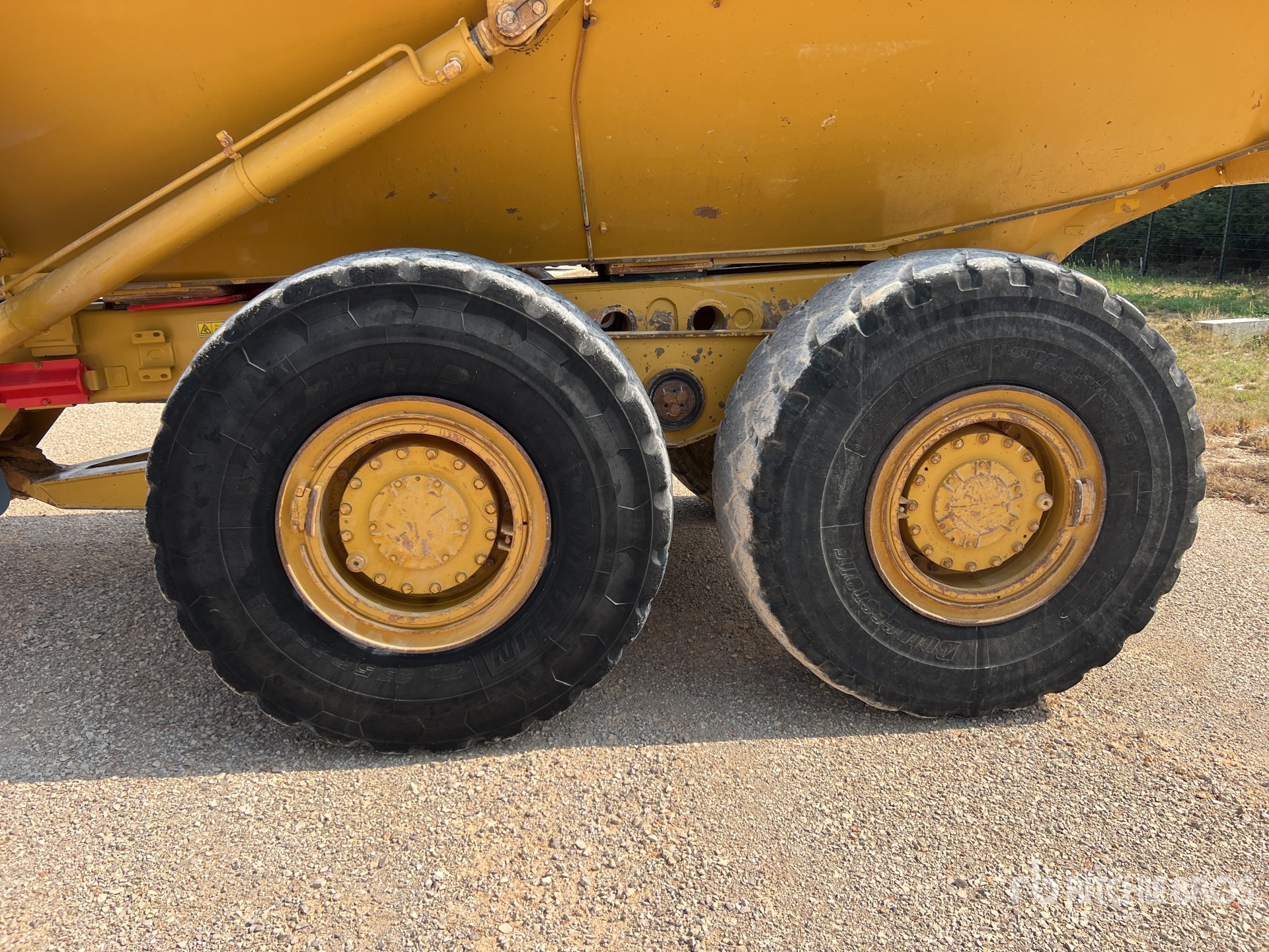 2011 Caterpillar 725