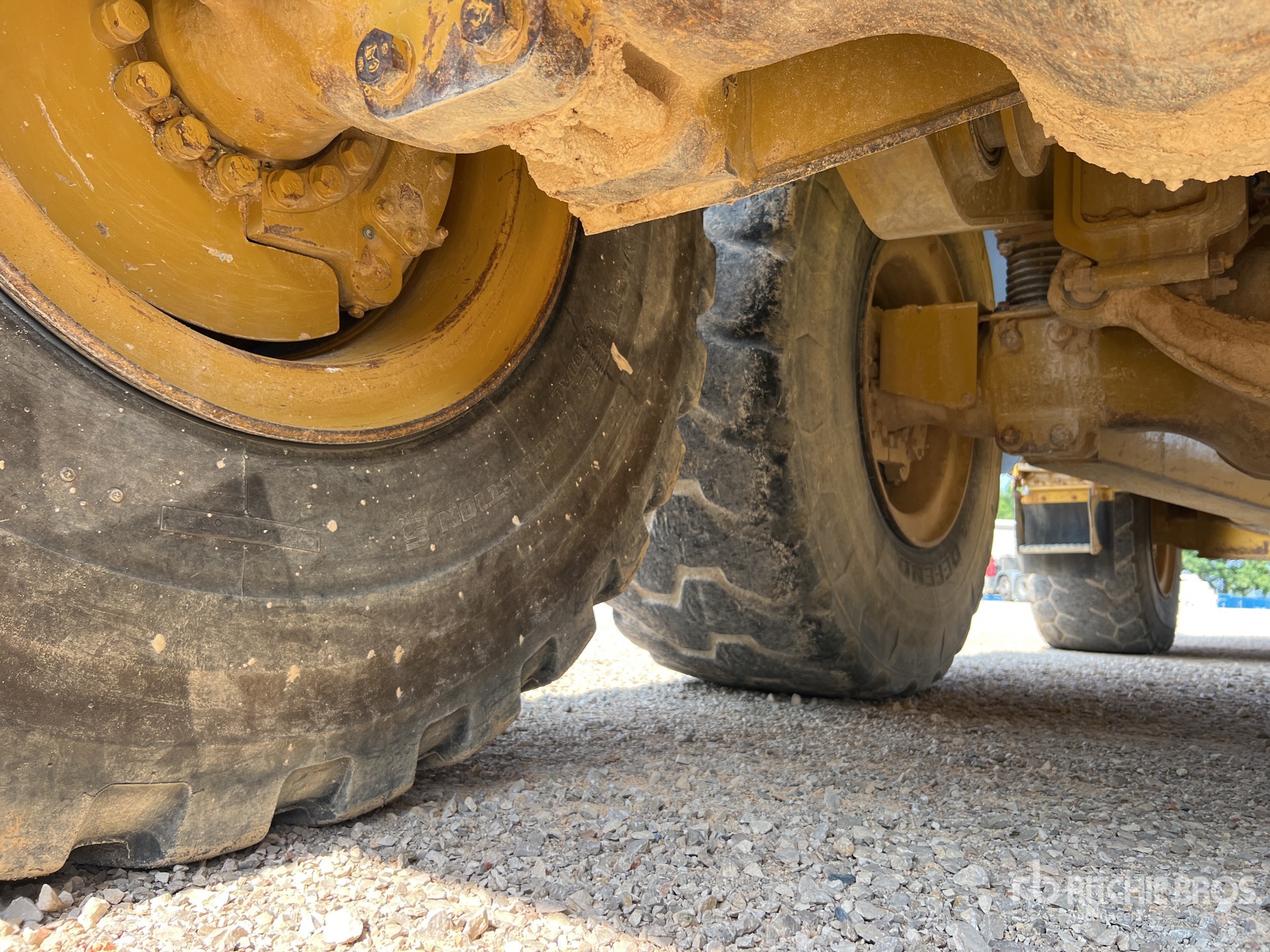 2011 Caterpillar 725