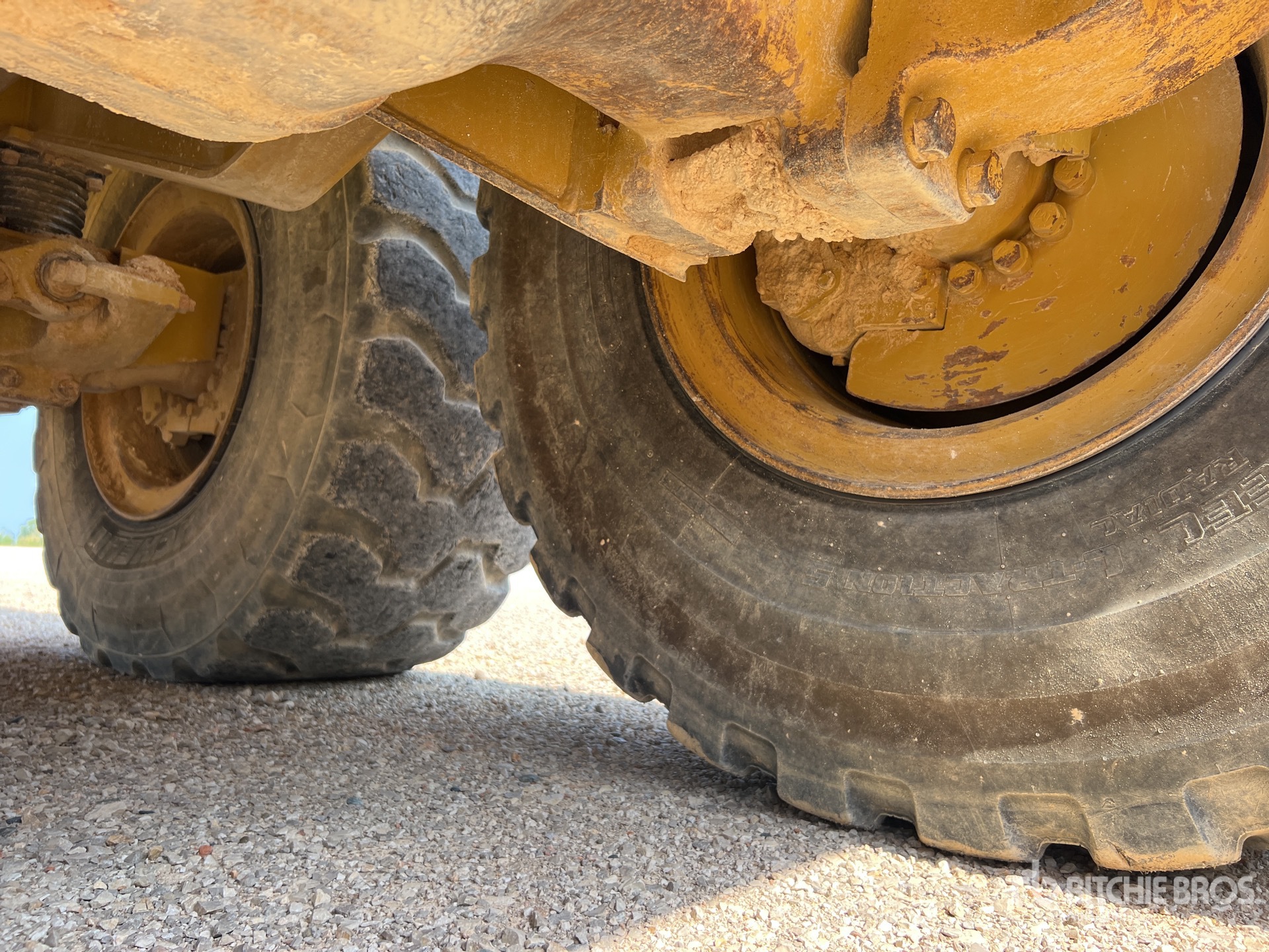 2011 Caterpillar 725