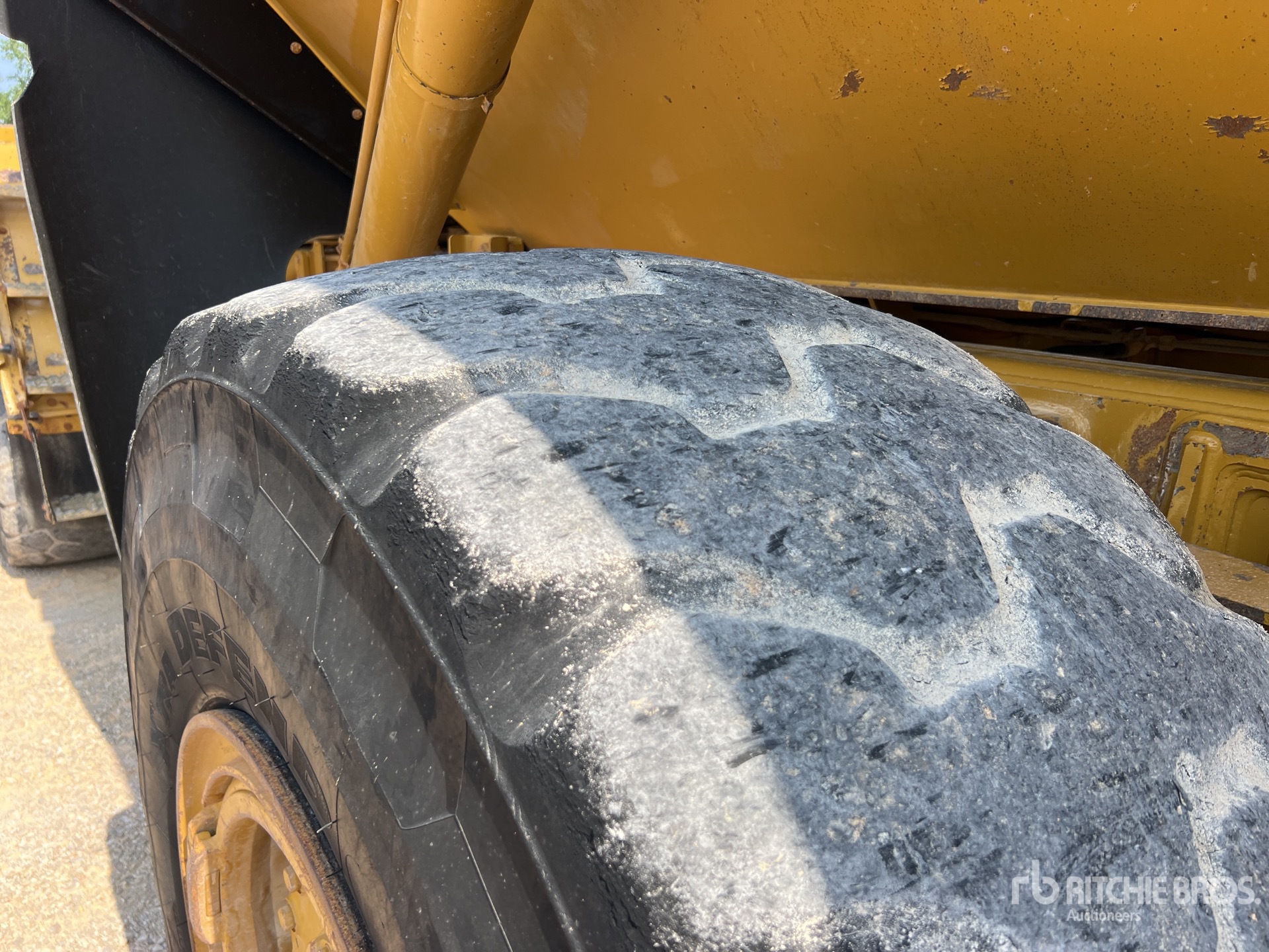 2011 Caterpillar 725