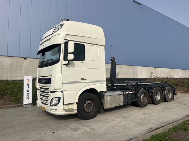 2016 DAF XF106-510 8x2 Twin-Steer Sleeper Hooklift Truck