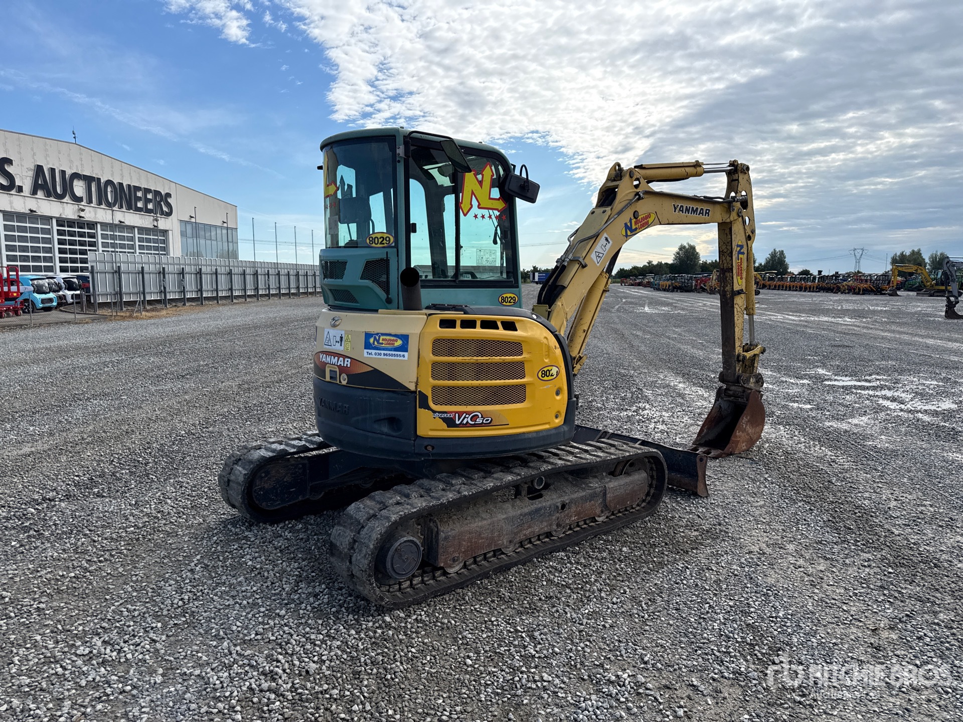 General Appearance with Picture, Right Rear Corner