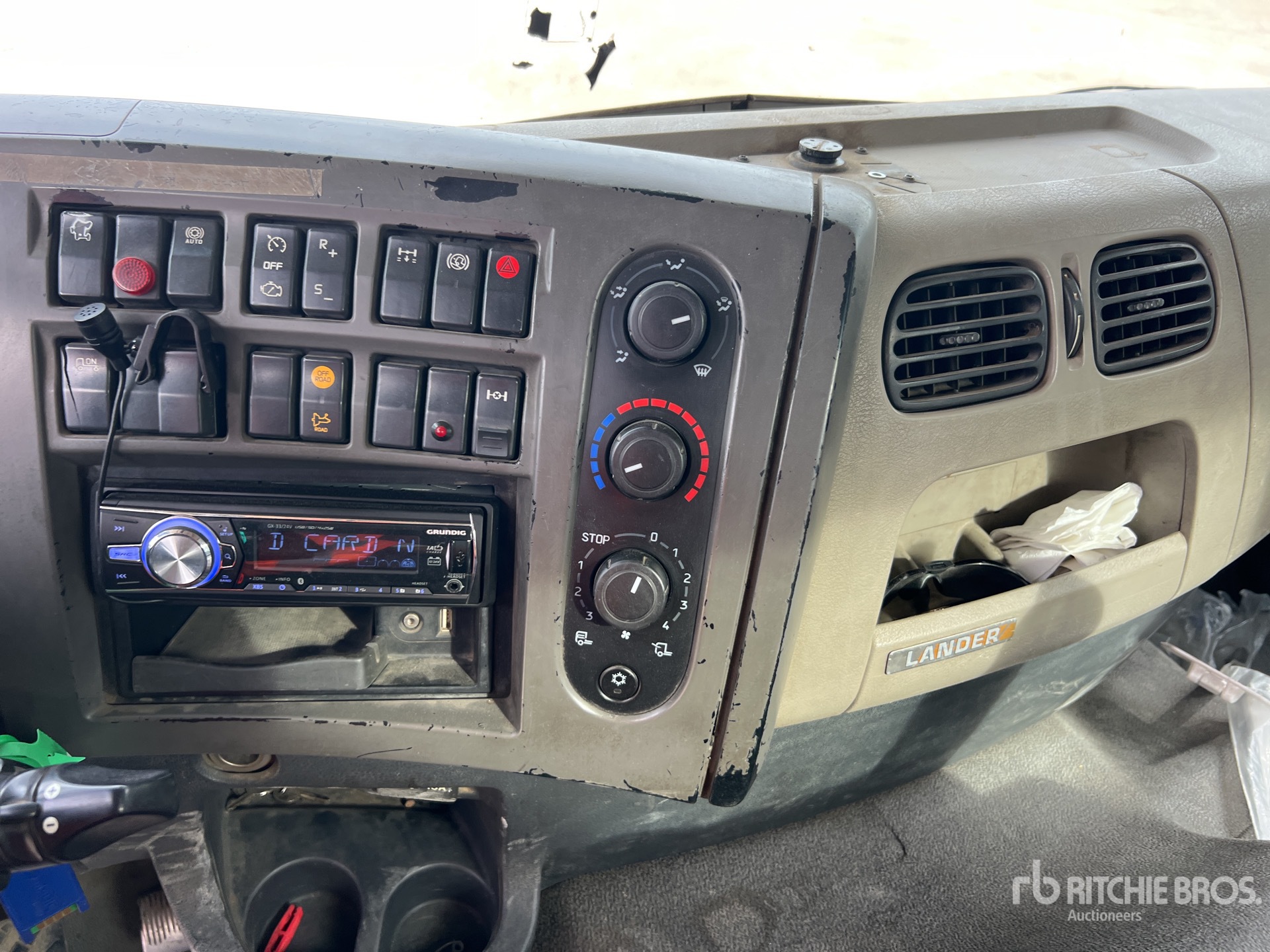 2011 Renault PREMIUM LANDER