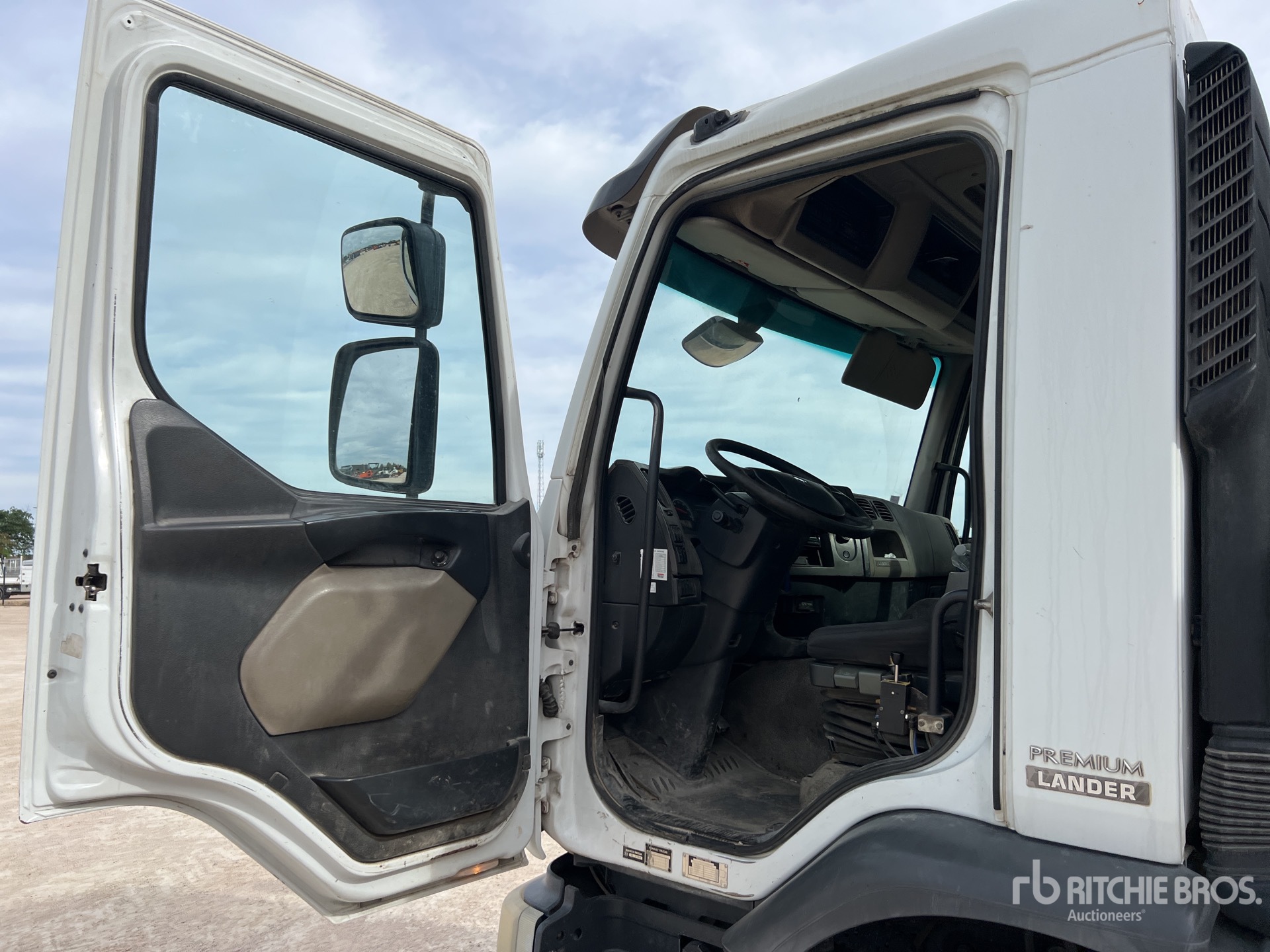 2011 Renault PREMIUM LANDER