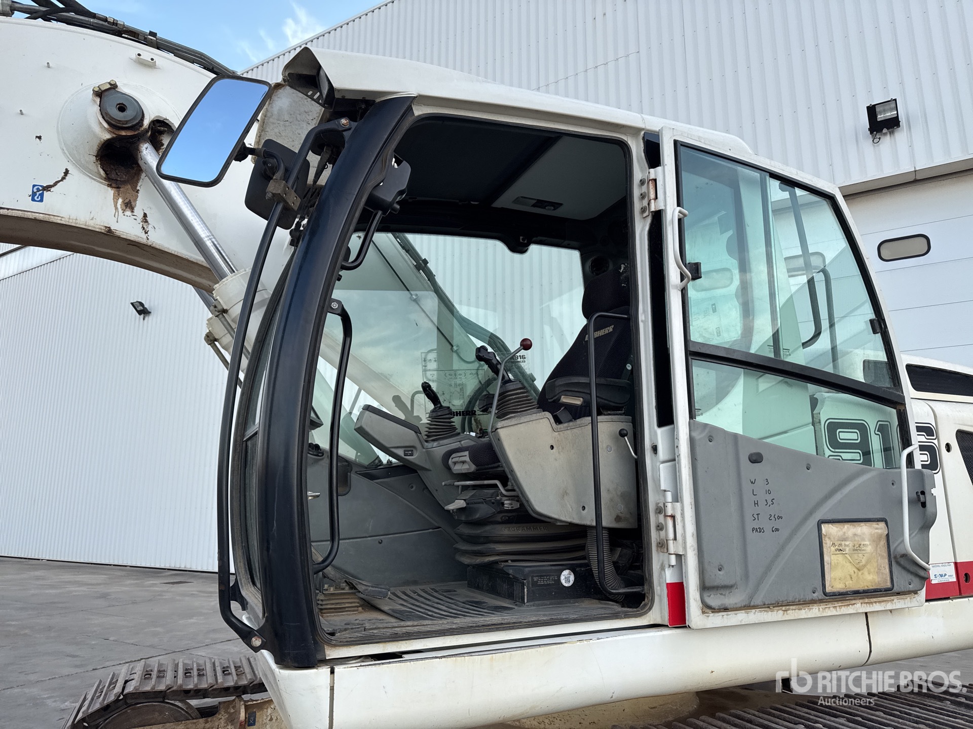 2012 Liebherr R916LC