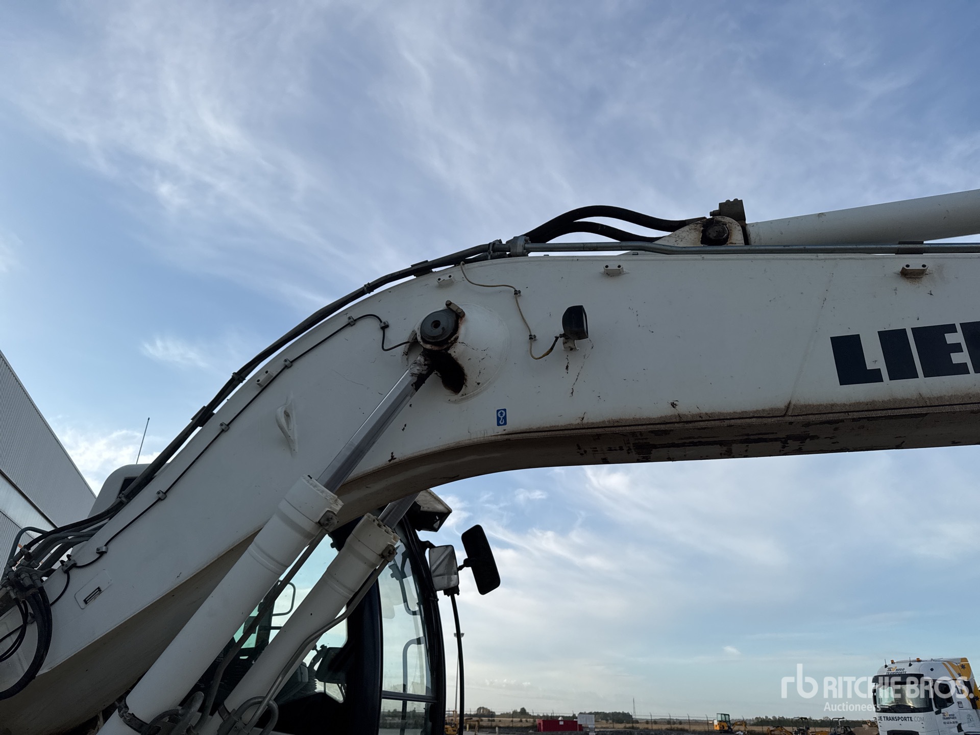 2012 Liebherr R916LC