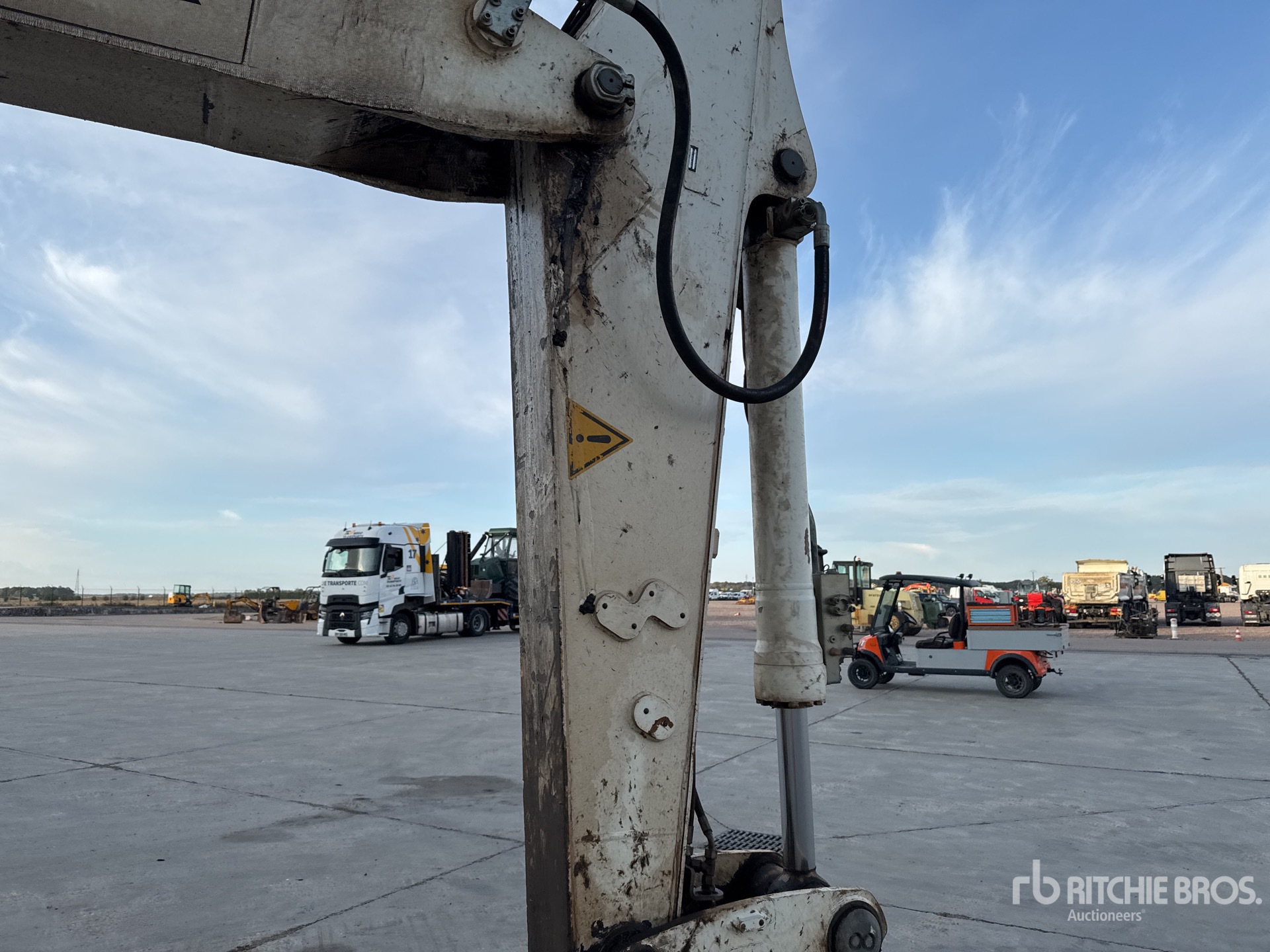 2012 Liebherr R916LC