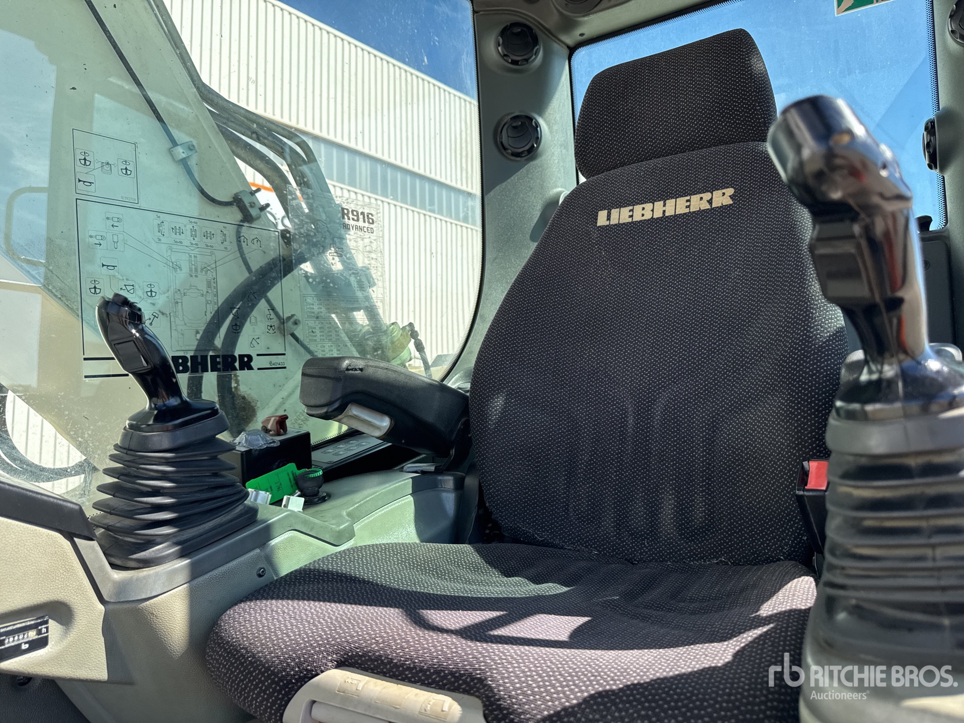 2012 Liebherr R916LC