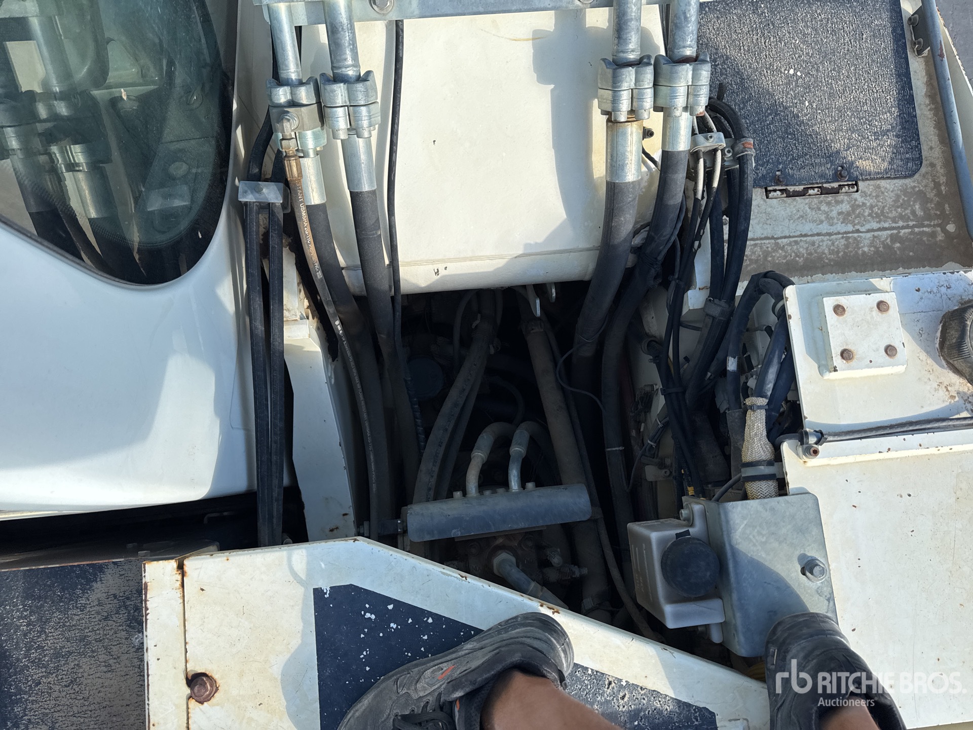 2012 Liebherr R916LC