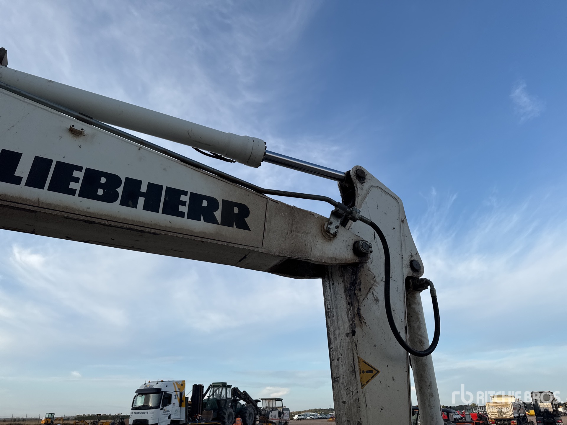 2012 Liebherr R916LC