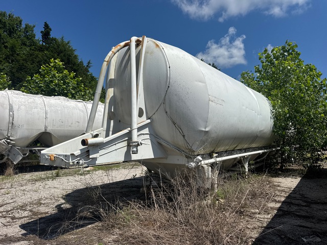 1979 Butler 4000 cft S/A 4000 Cubic Feet Cement Storage Pig Cement Silo Trailer 1979 Butler 4000 cft S/A 4000 Cubic Feet Cement Storage Pig Cement Silo Trailer