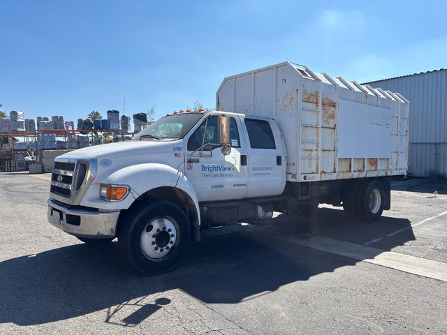 2015 Ford F-650 XLT 4x2 Crew Cab Chipper Truck