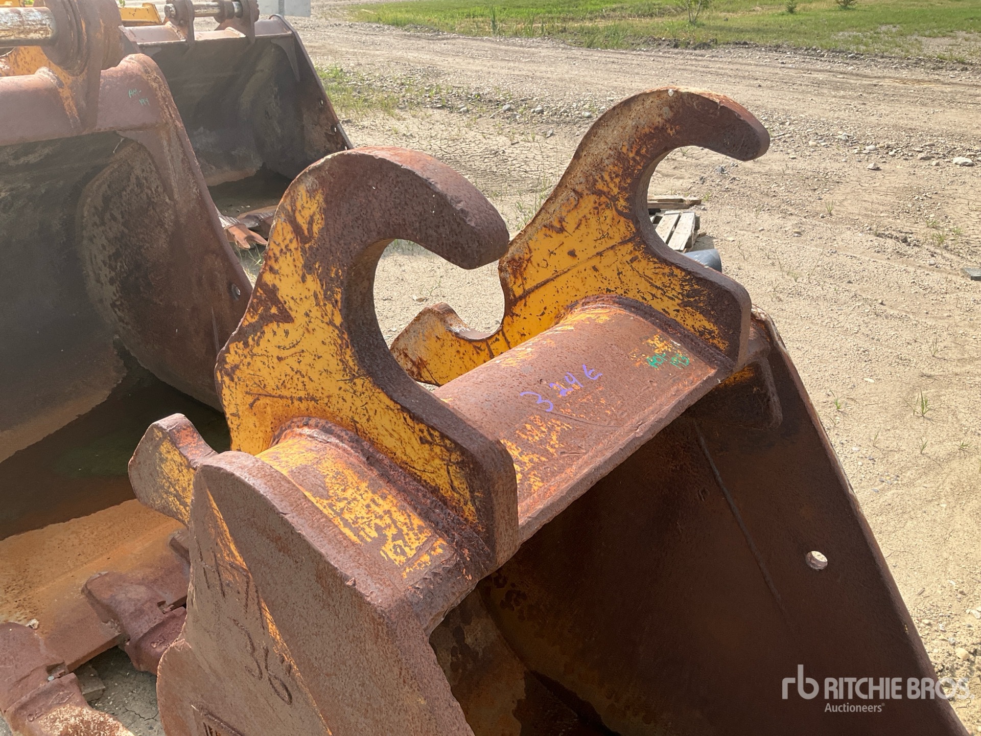 Brandt 36 in Digging - Fits Cat 300 Series