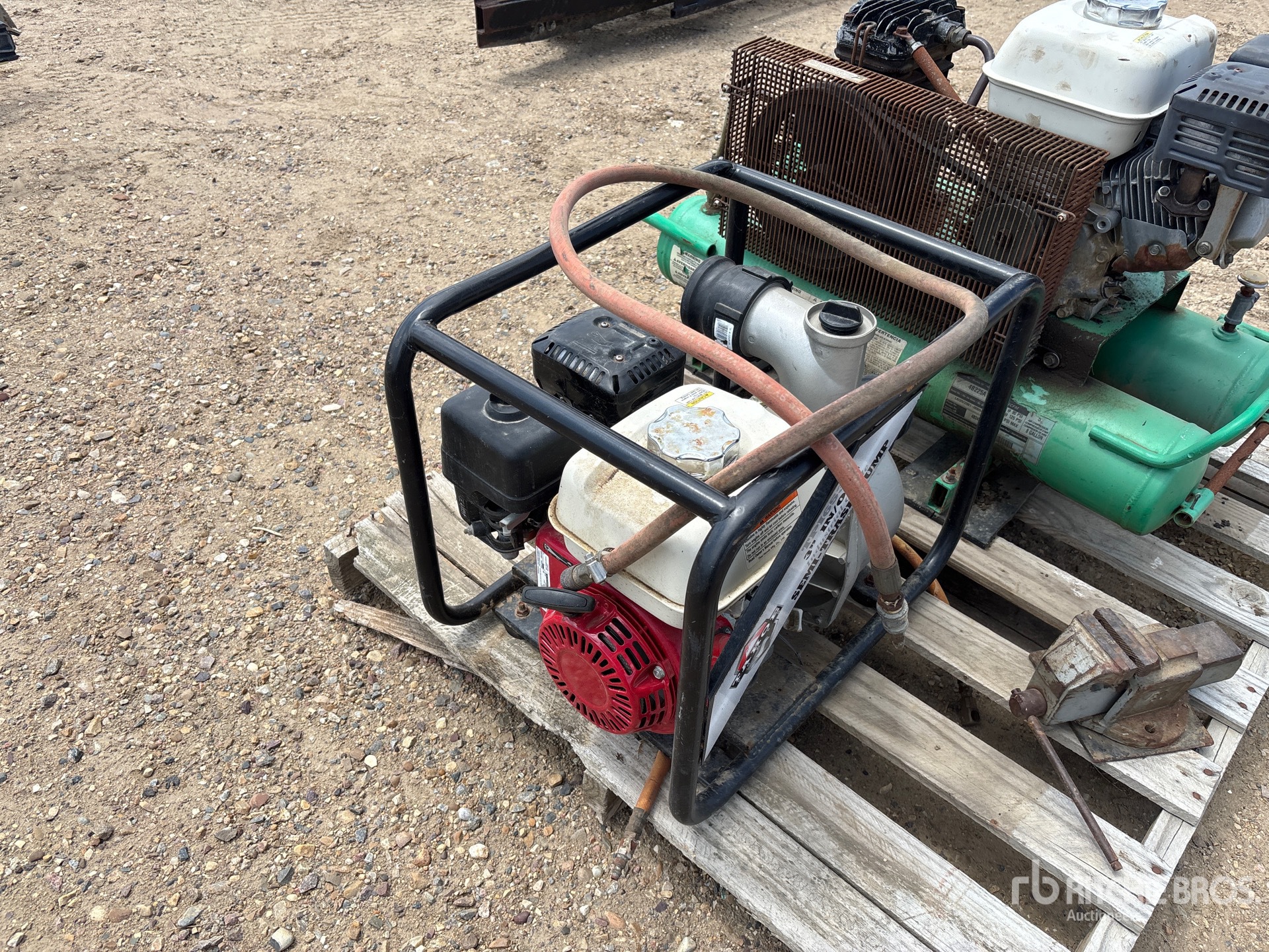 Speedaire 9 CFM 8 GAL