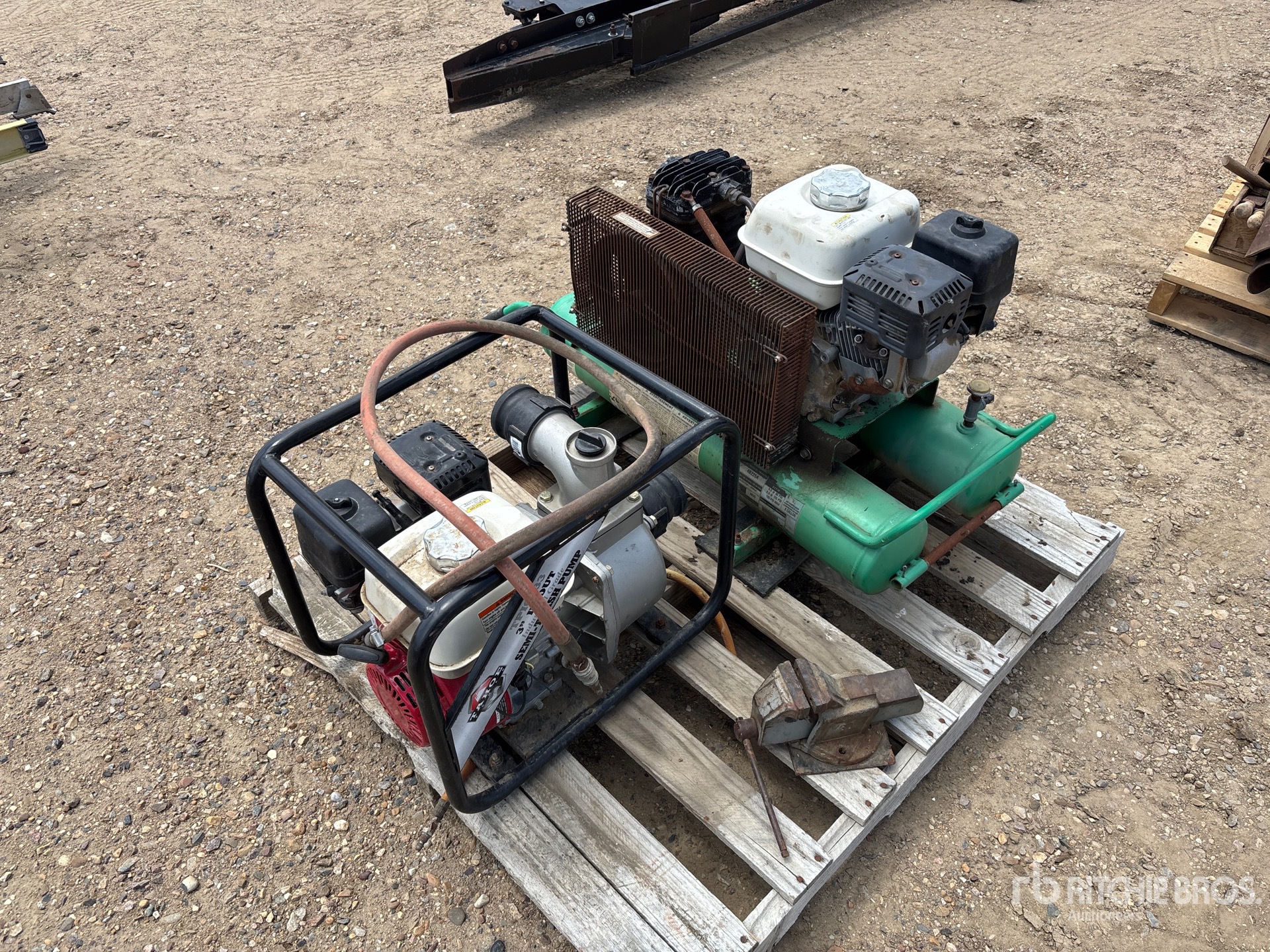 Speedaire 9 CFM 8 GAL